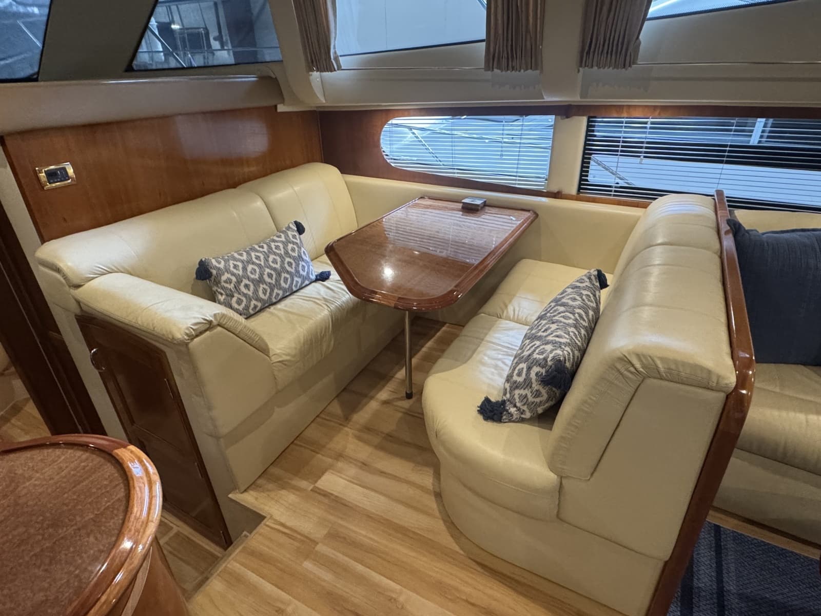 2004 Carver 466 Motor Yacht
