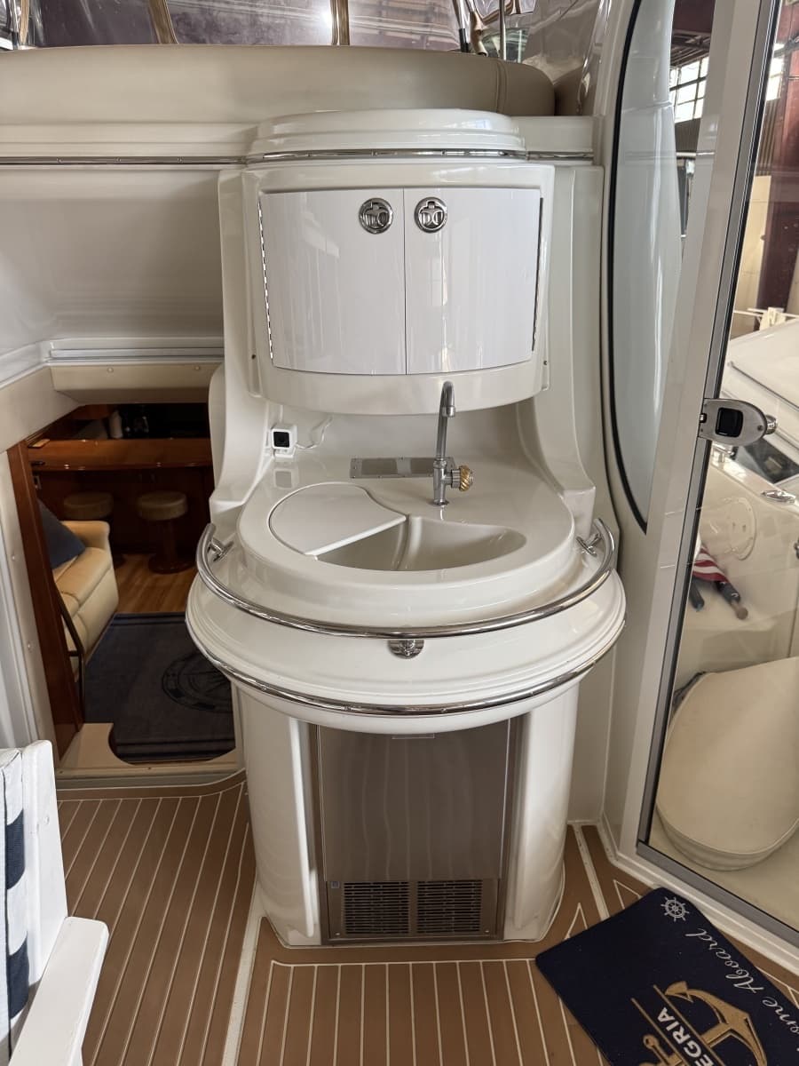 2004 Carver 466 Motor Yacht