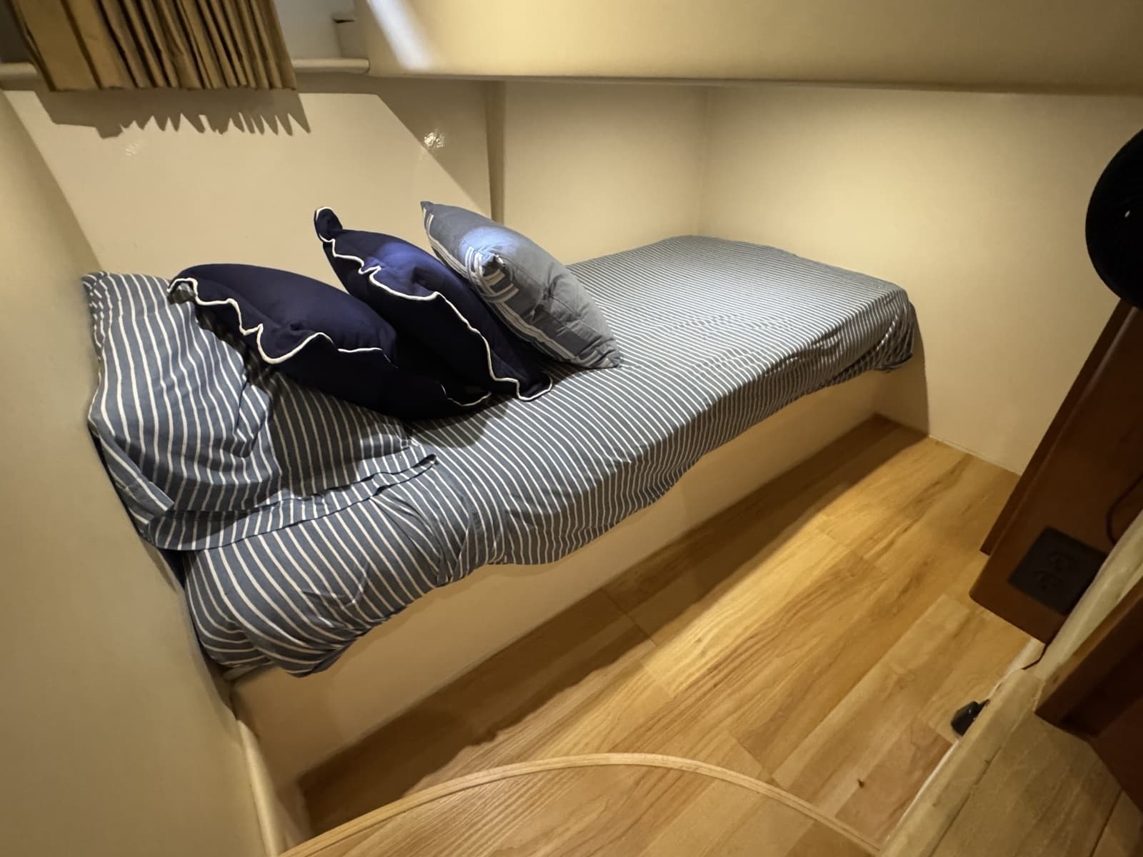 2004 Carver 466 Motor Yacht