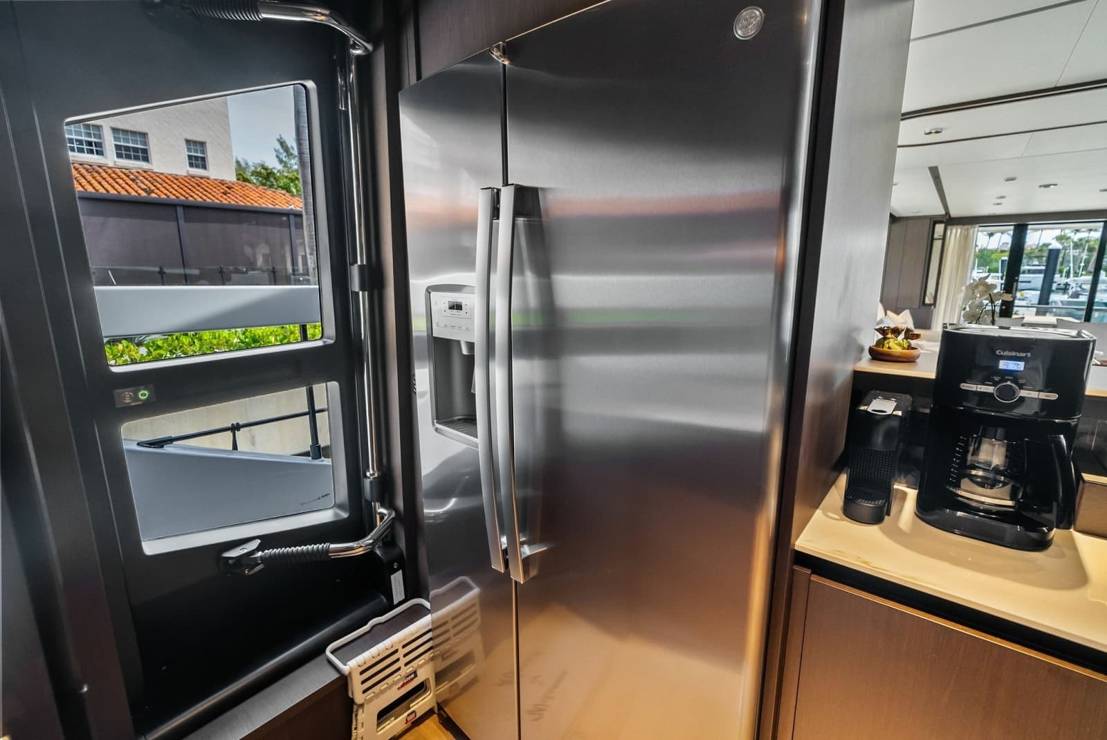 2023 Ferretti Yachts 860