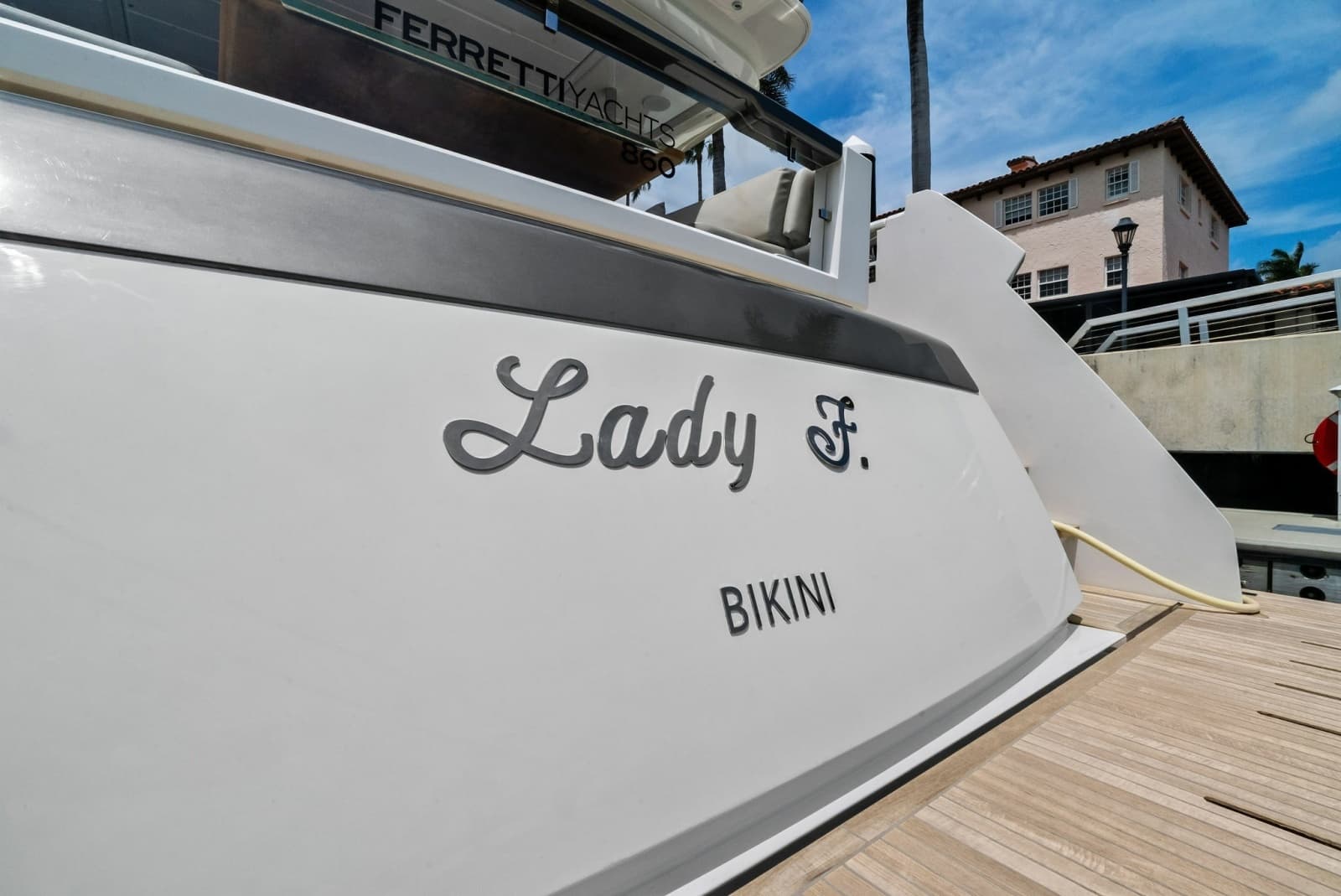 2023 Ferretti Yachts 860