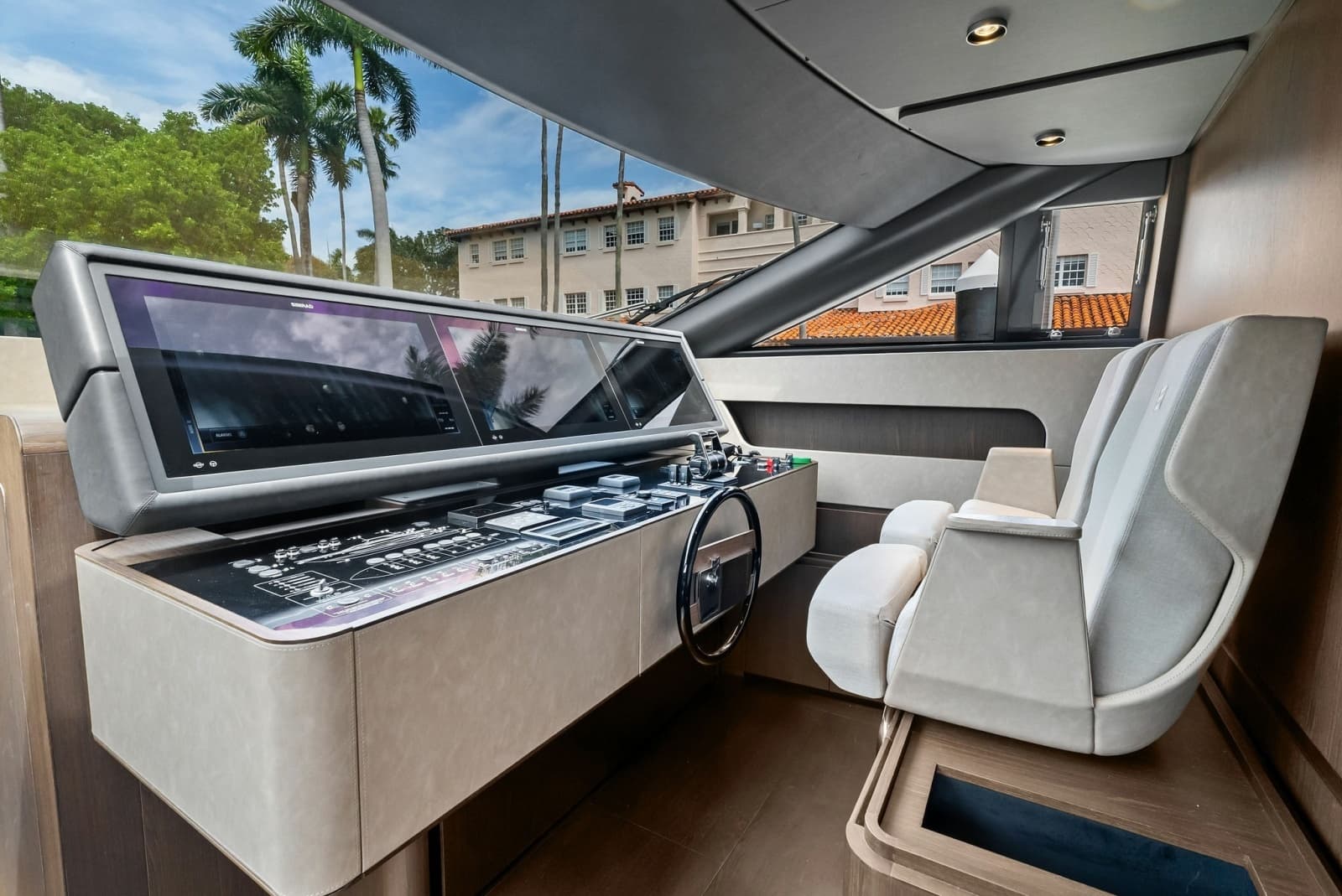 2023 Ferretti Yachts 860