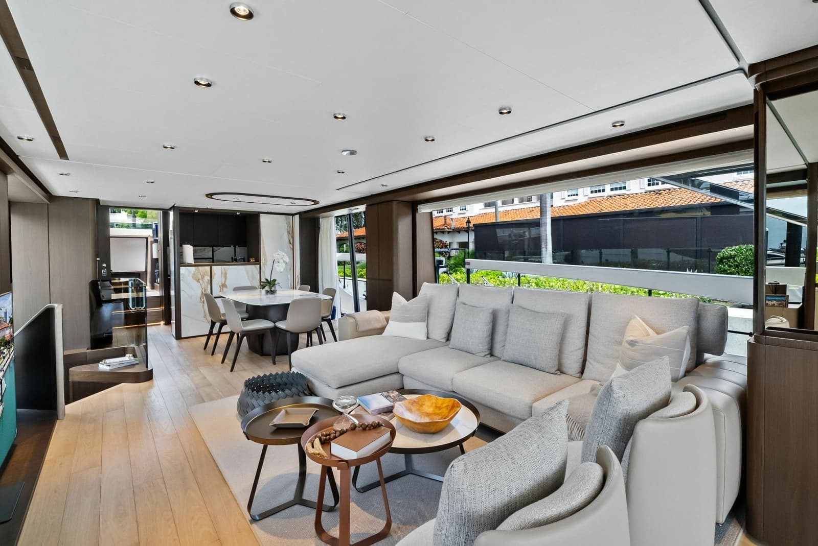 2023 Ferretti Yachts 860