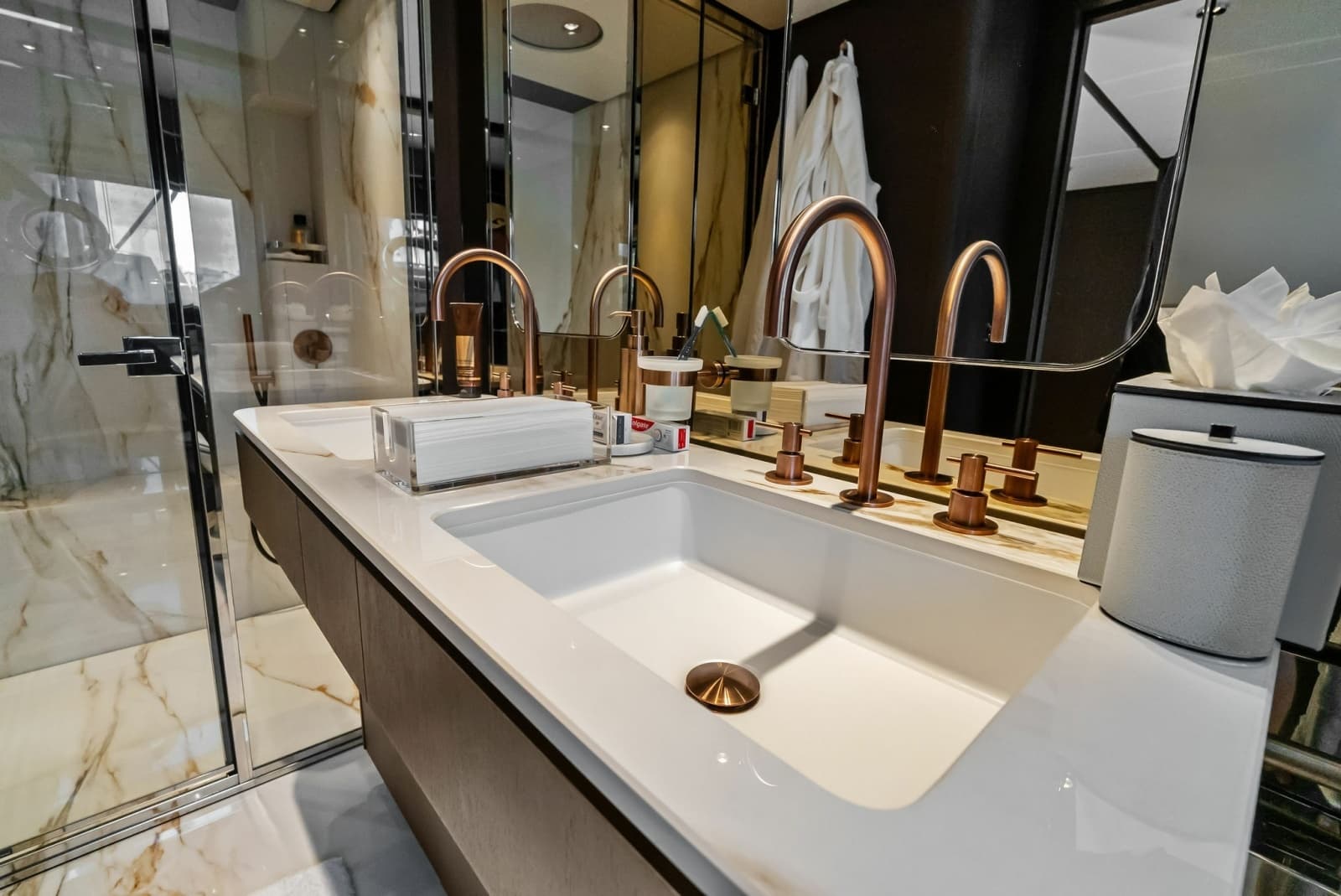 2023 Ferretti Yachts 860