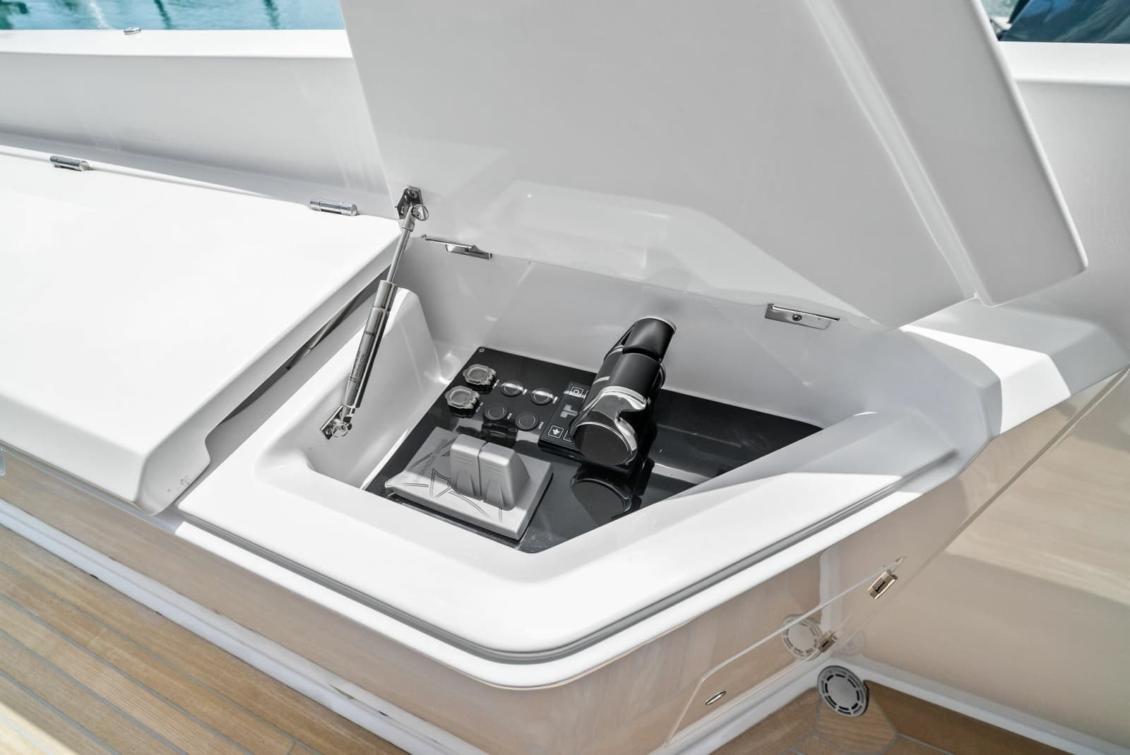 2023 Ferretti Yachts 860