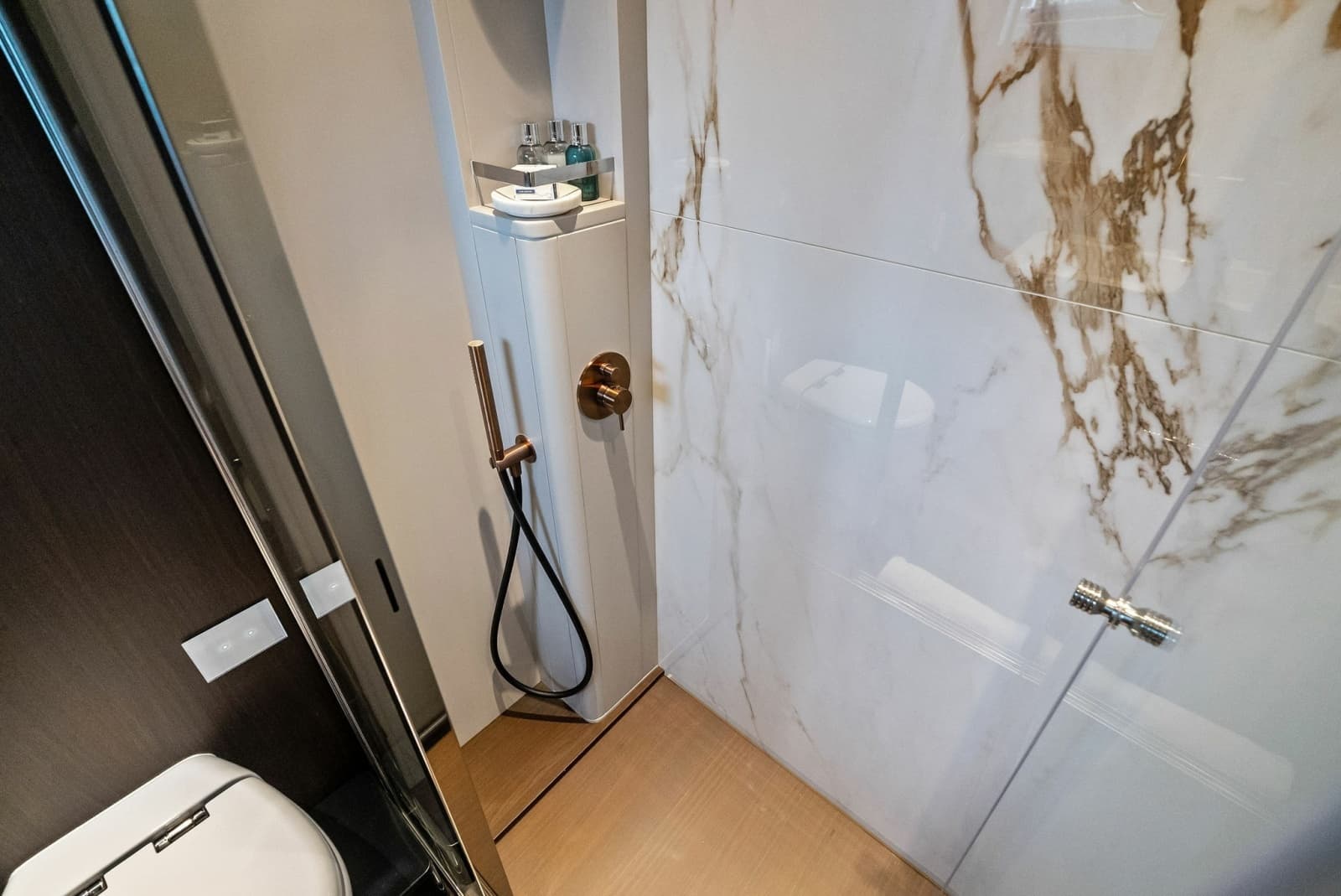 2023 Ferretti Yachts 860