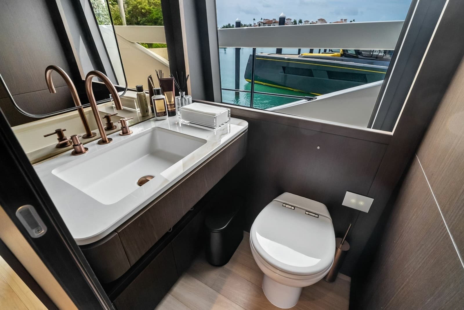 2023 Ferretti Yachts 860