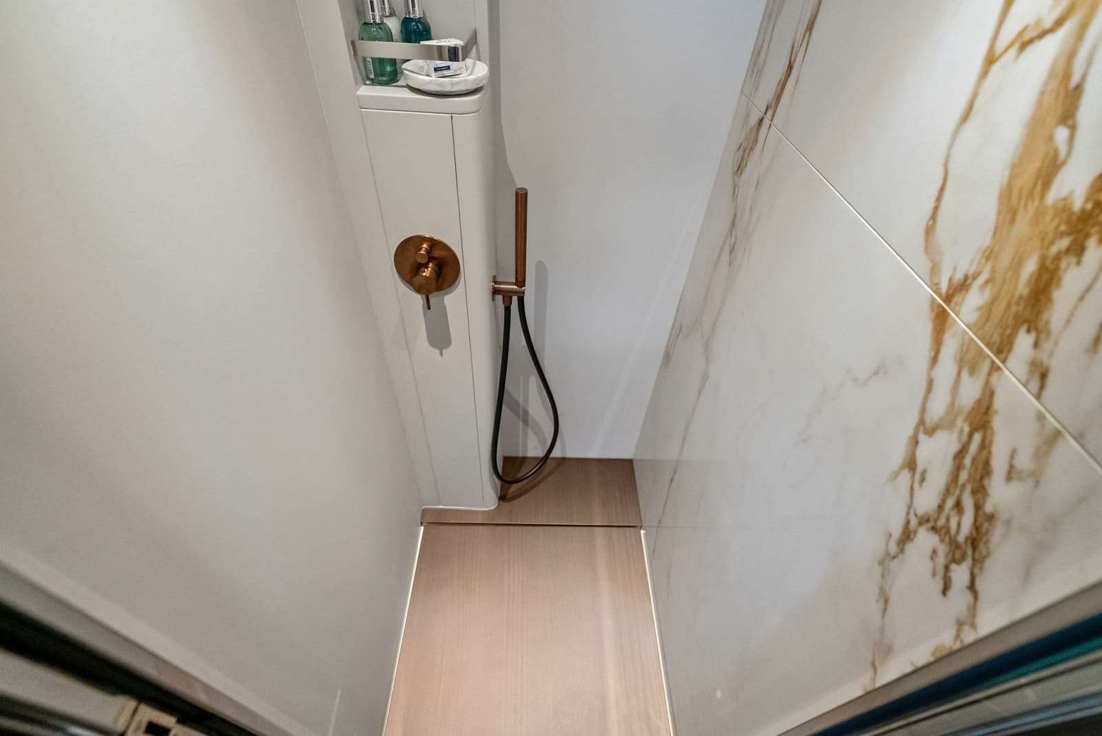 2023 Ferretti Yachts 860