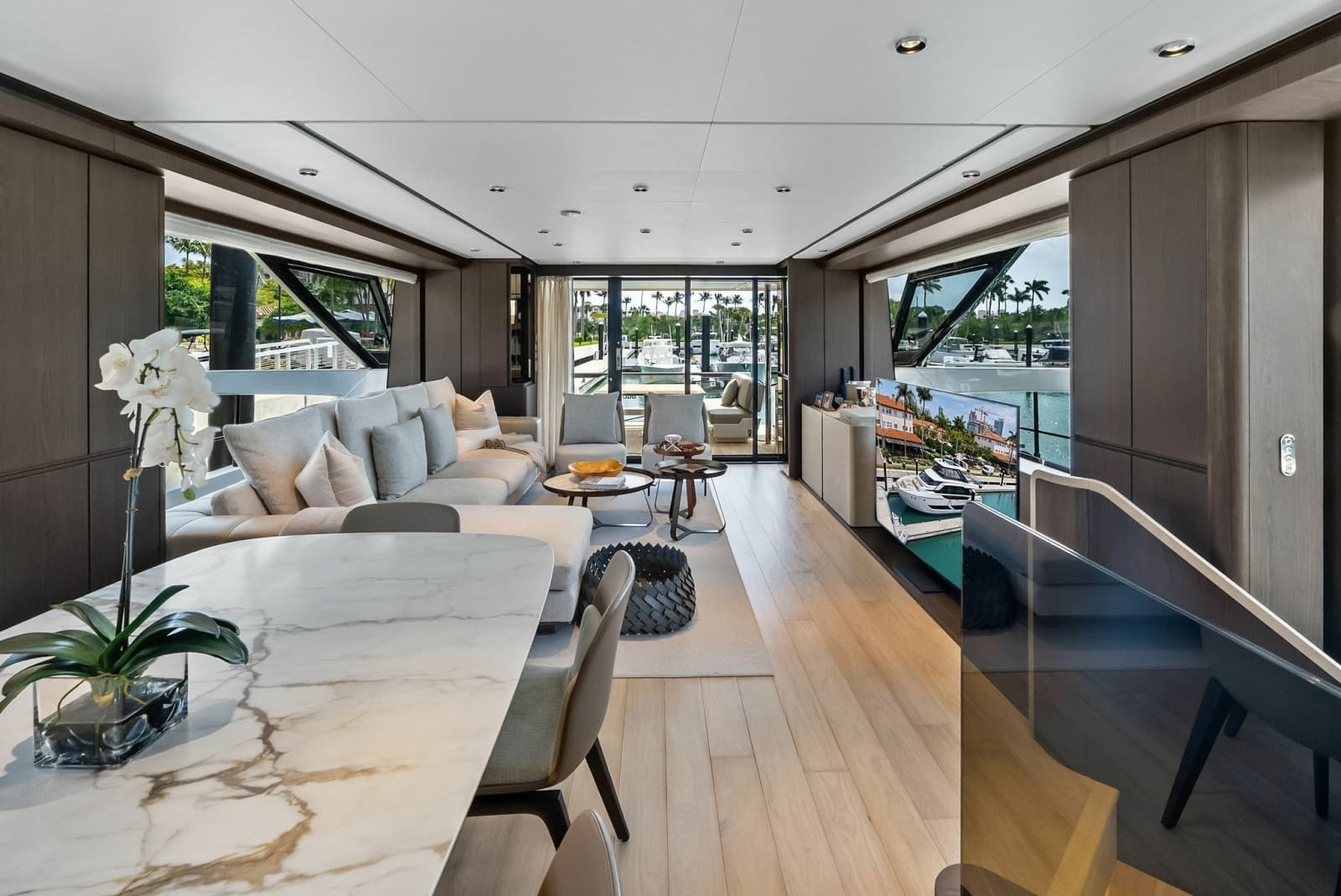 2023 Ferretti Yachts 860