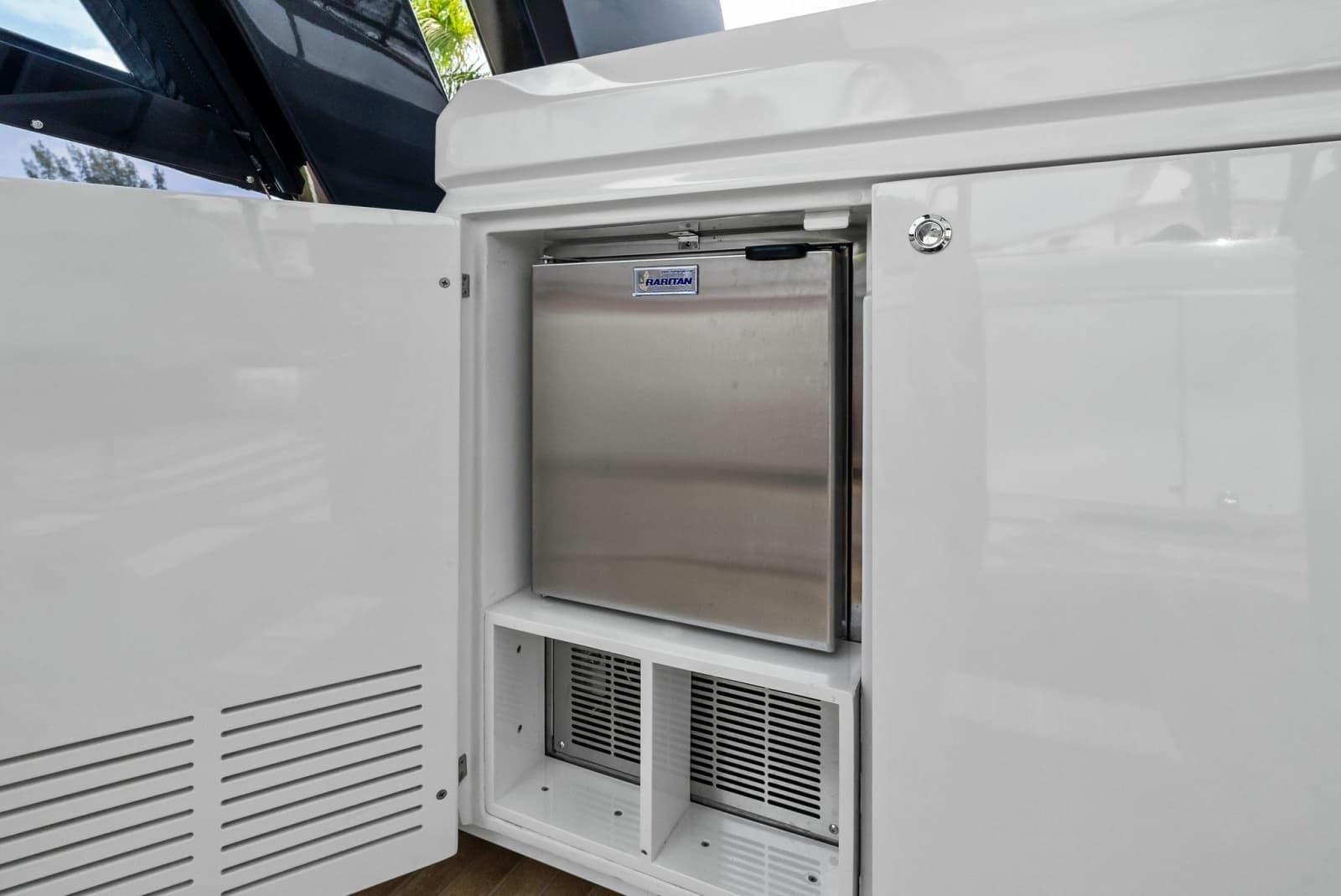 2023 Ferretti Yachts 860