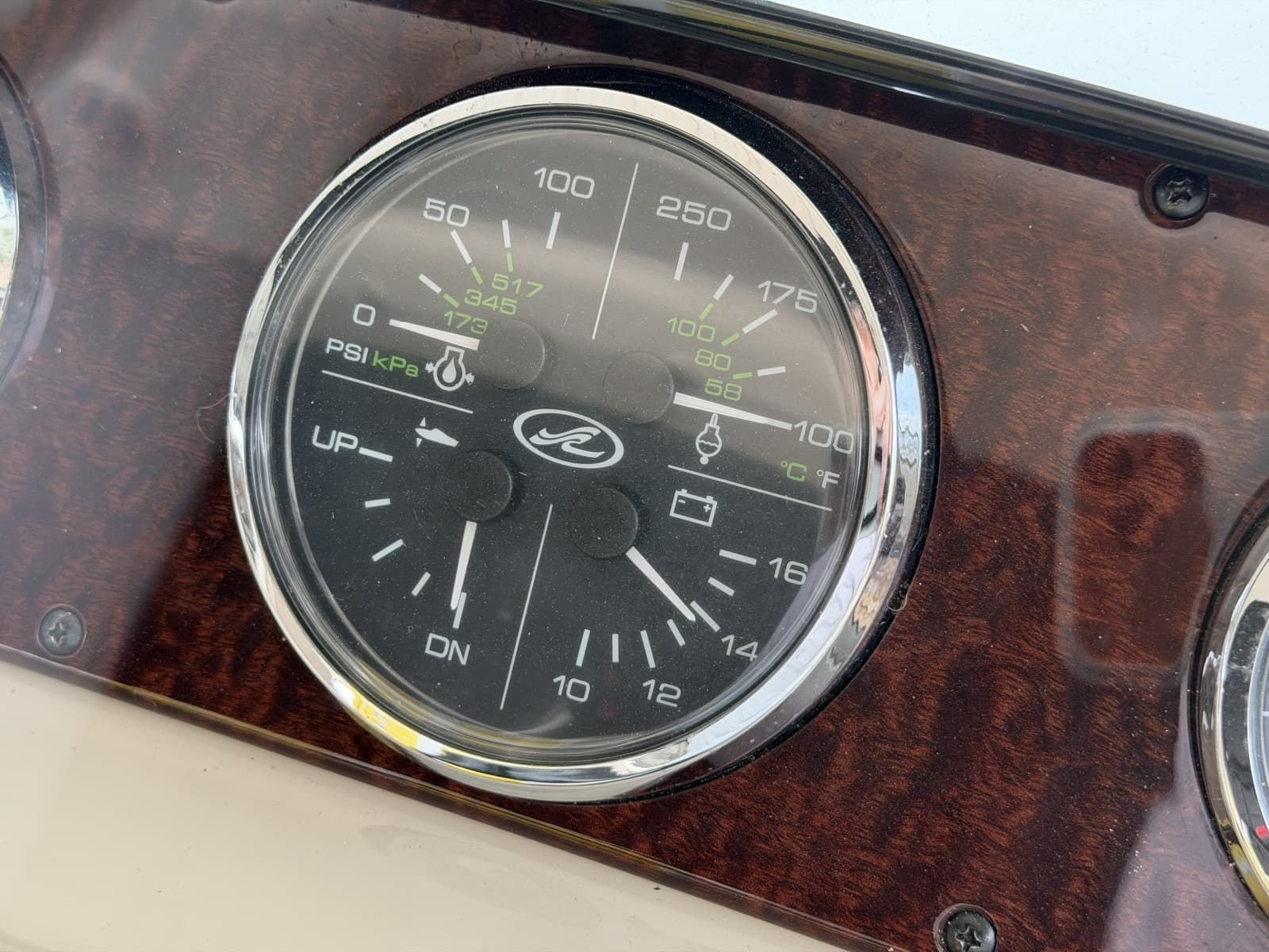 2009 Sea Ray 270 Sundancer