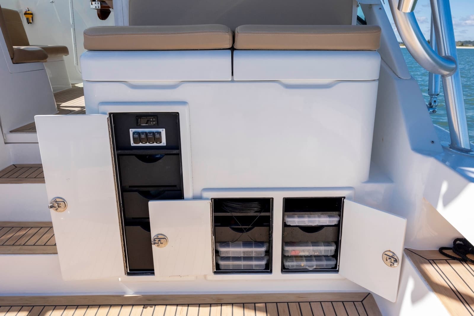 2019 Albemarle 410 Express Fisherman