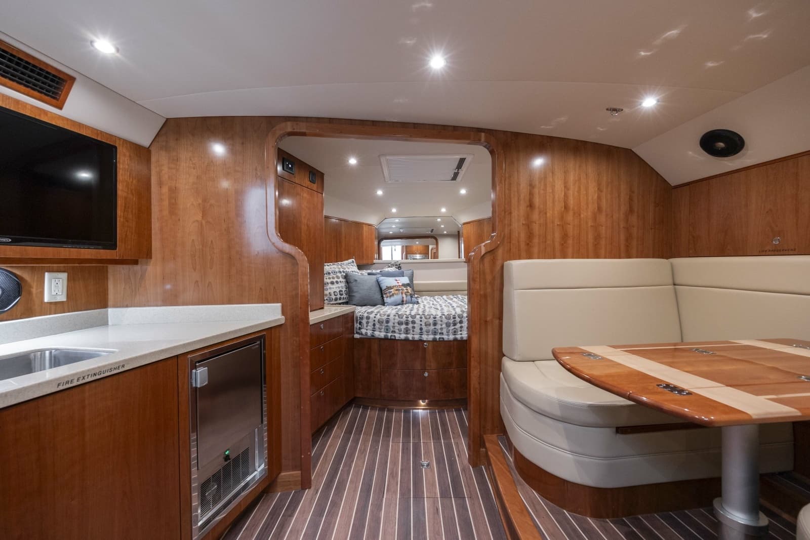 2019 Albemarle 410 Express Fisherman