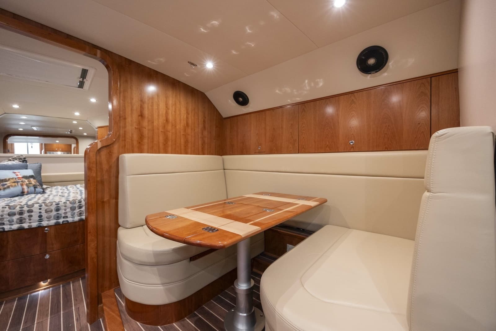 2019 Albemarle 410 Express Fisherman