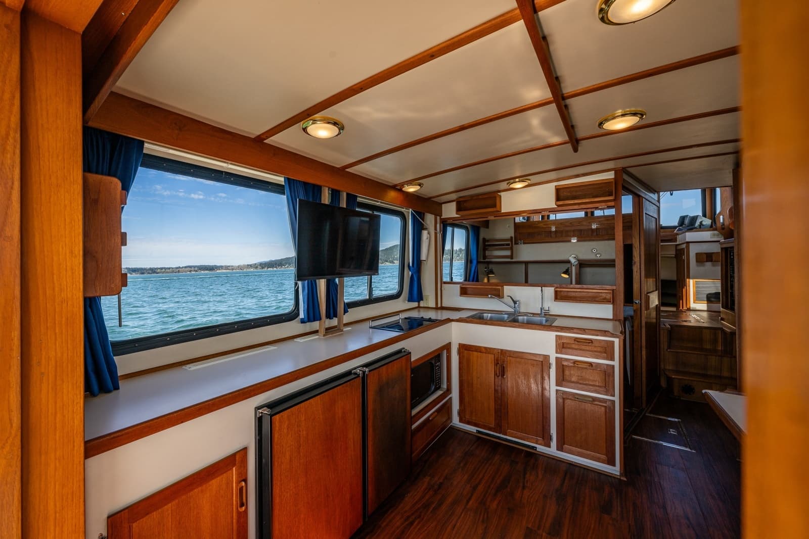 1999 Pacific Trawler 40