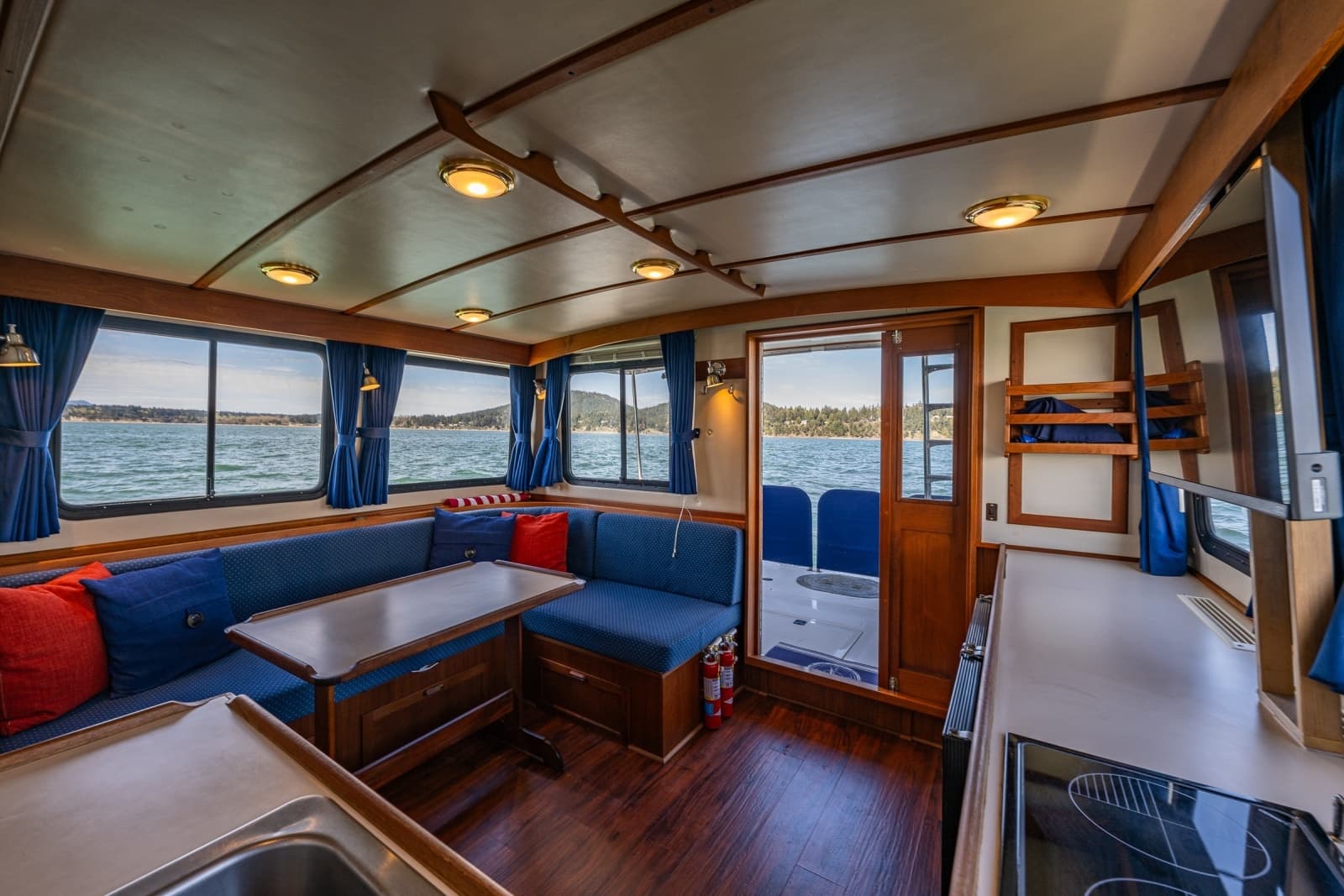 1999 Pacific Trawler 40