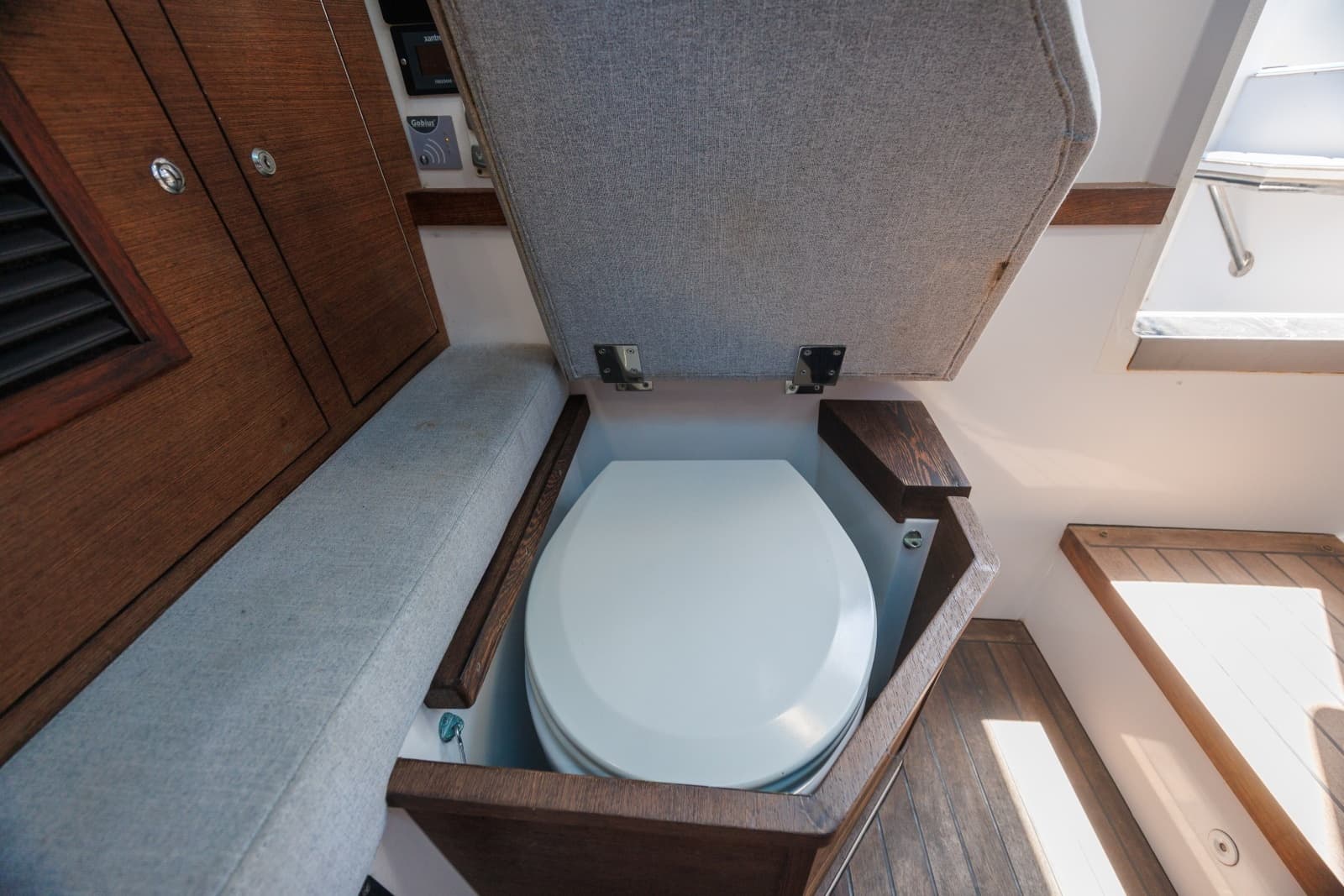 2019 Axopar 37 Sun Top