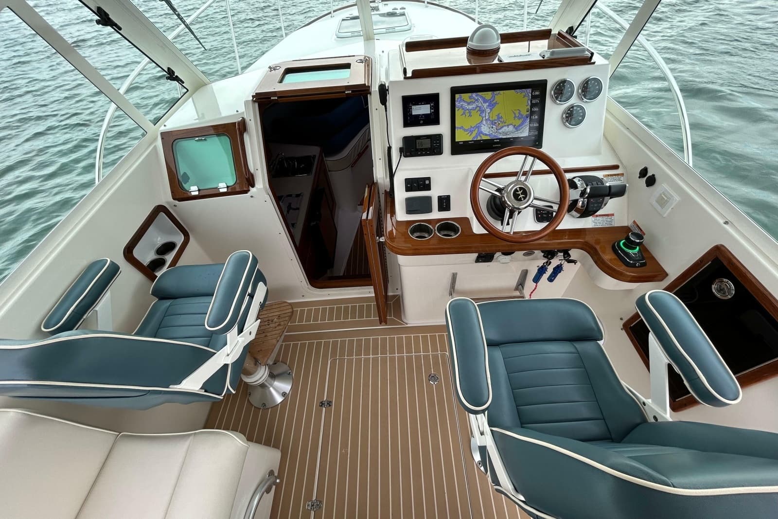 2020 Hunt Yachts Surfhunter 32