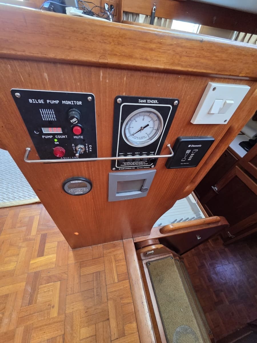 1989 Grand Banks Classic 46