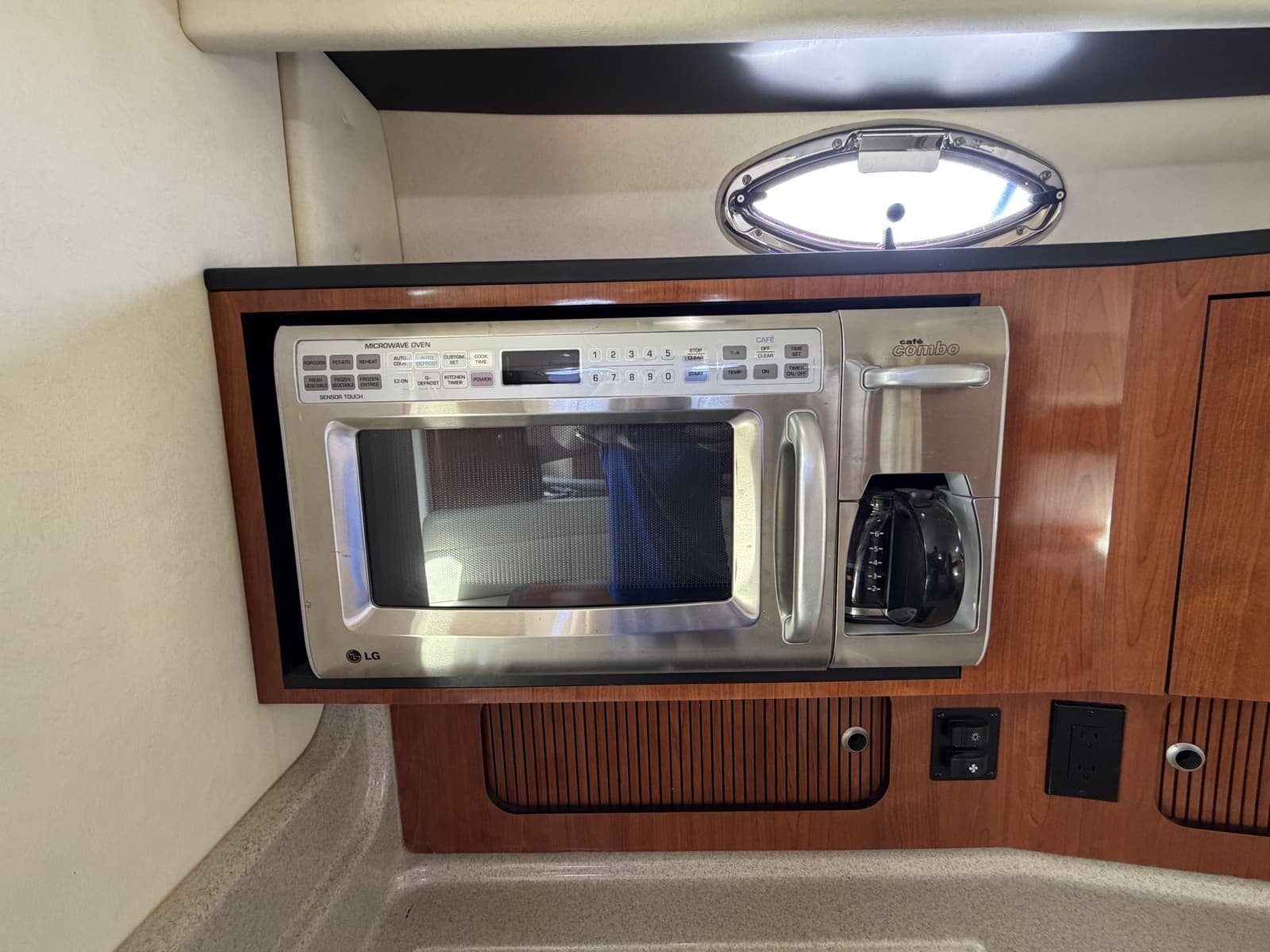 2006 Sea Ray 320 Sundancer