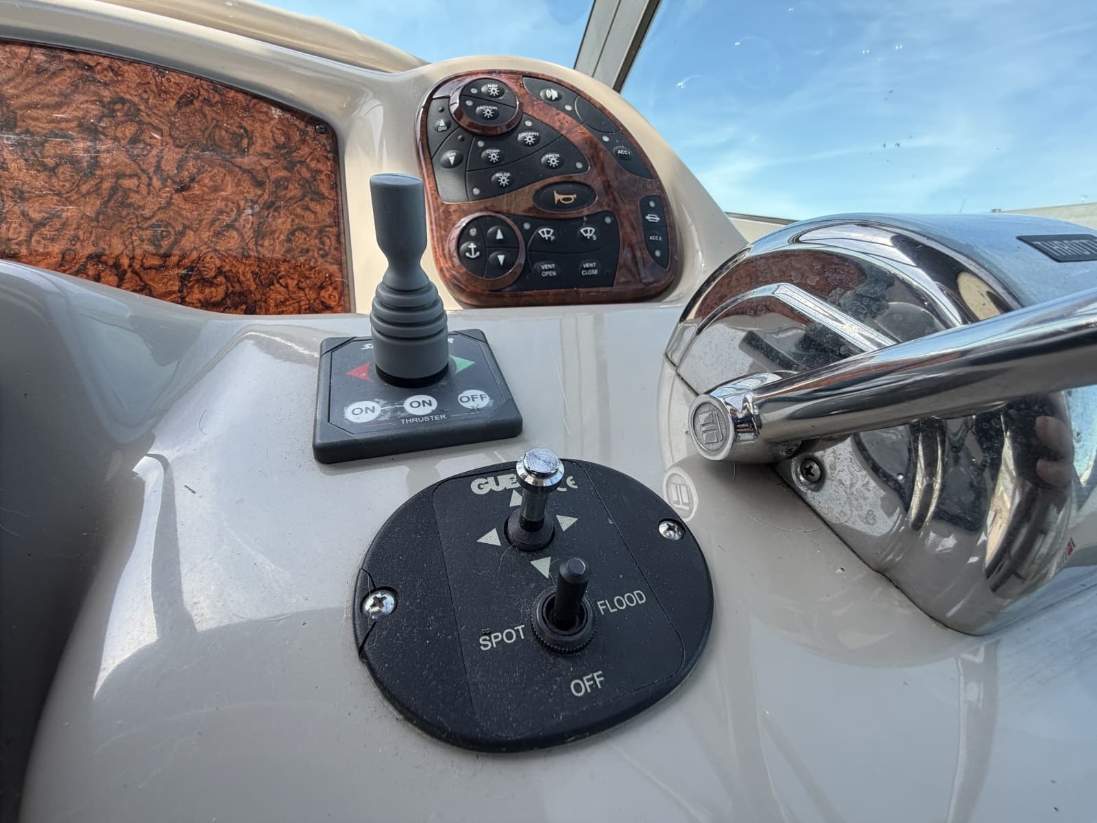 2006 Sea Ray 320 Sundancer