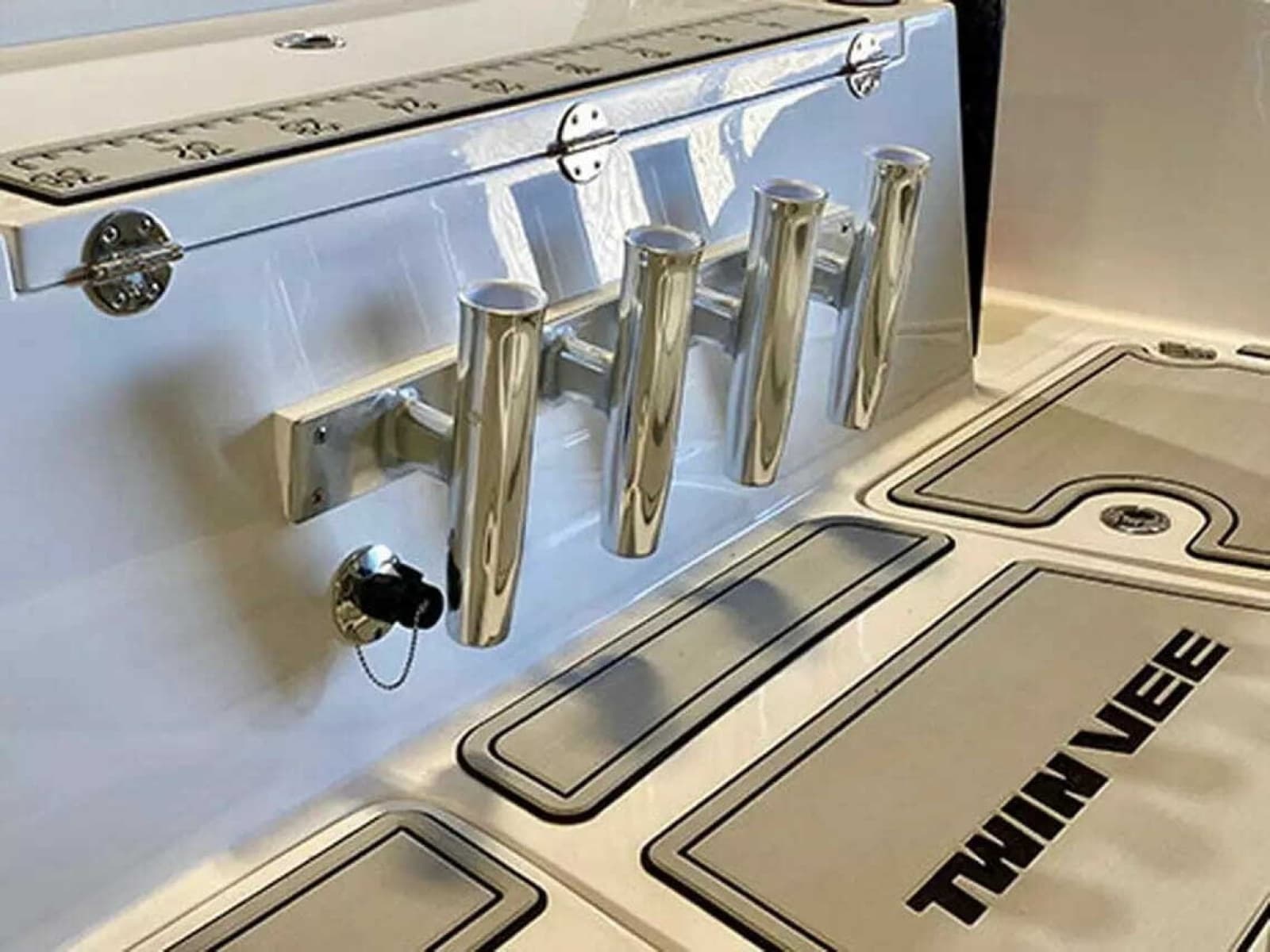 2026 Twin Vee 240 GFX DC