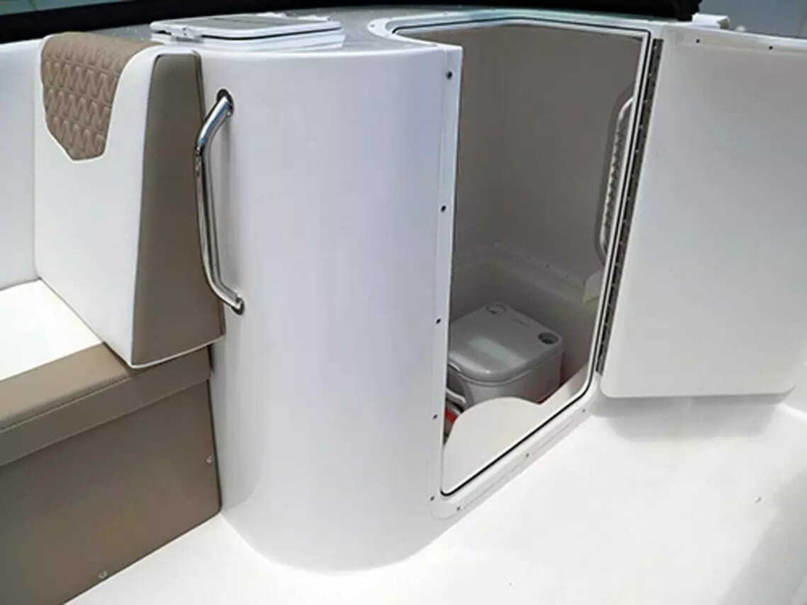 2026 Twin Vee 240 GFX DC