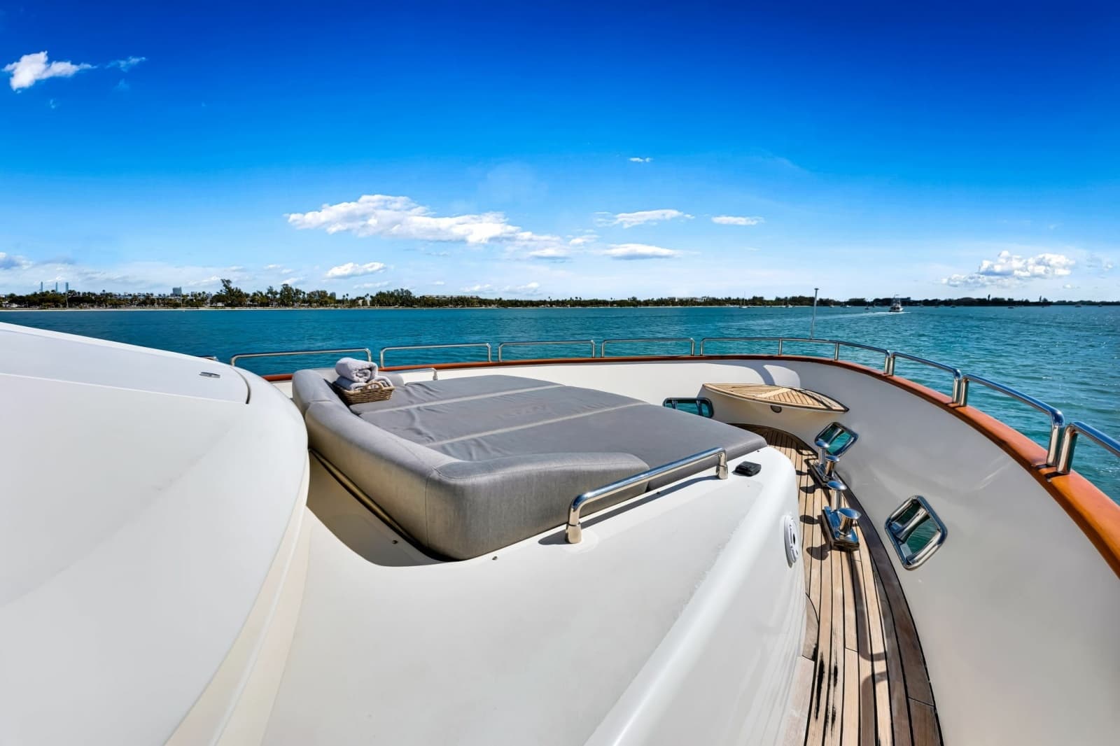 2005 Azimut 105
