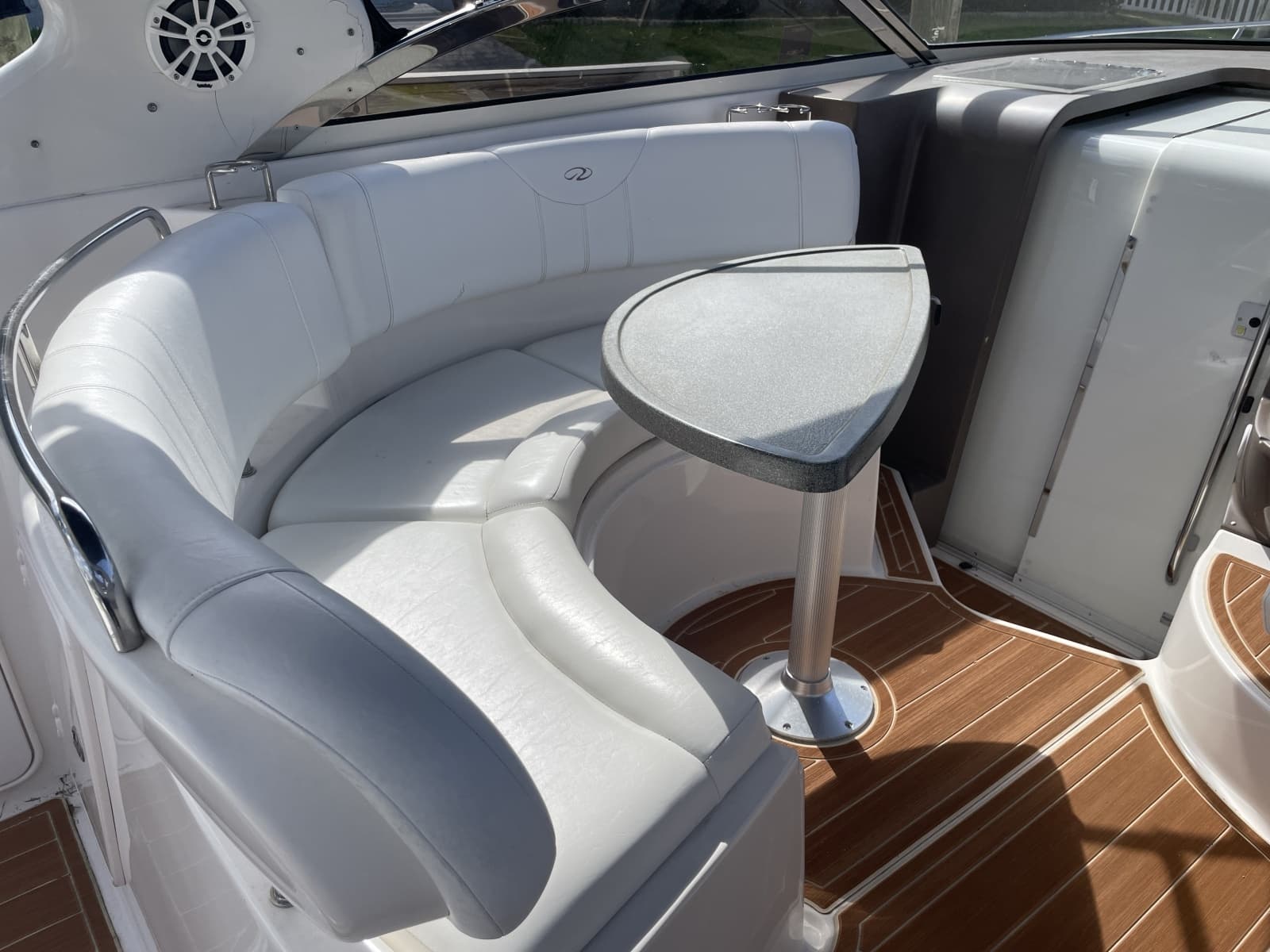 2005 Regal 3560 Express