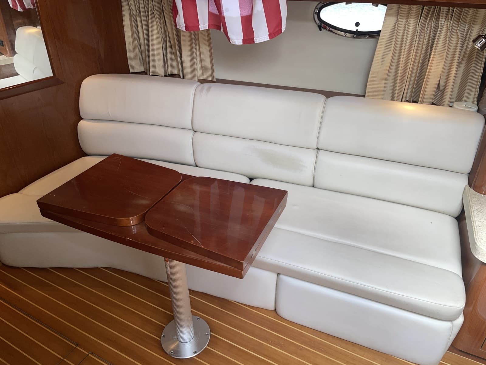 2005 Regal 3560 Express