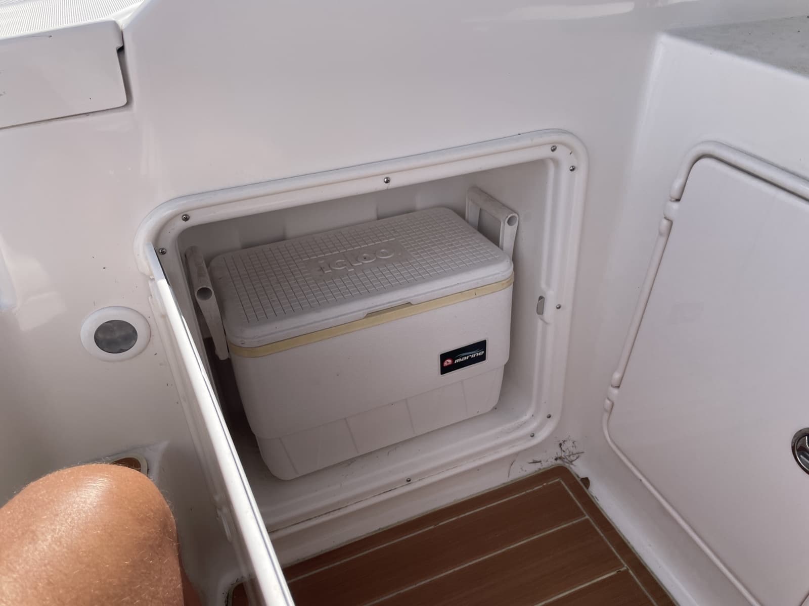 2005 Regal 3560 Express