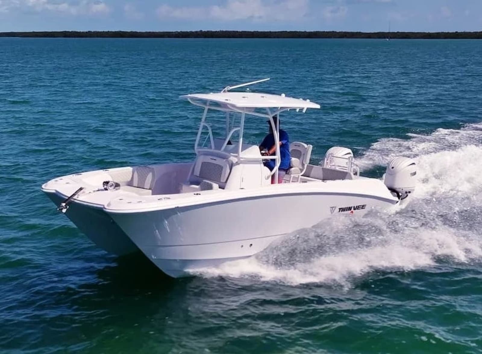 2026 Twin Vee 240 GFX2 CC