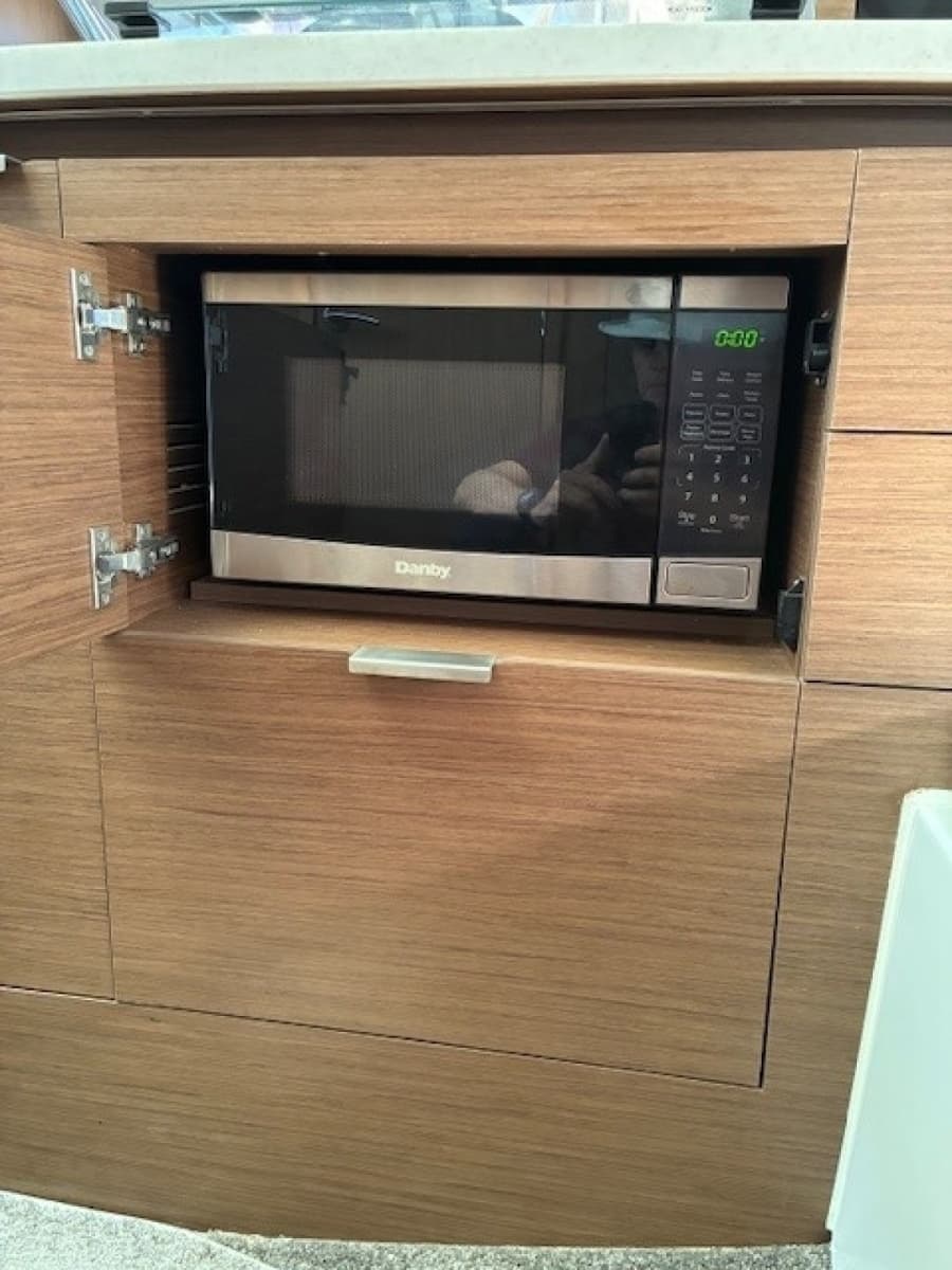 2022 Jeanneau Leader 10.5 WA 2