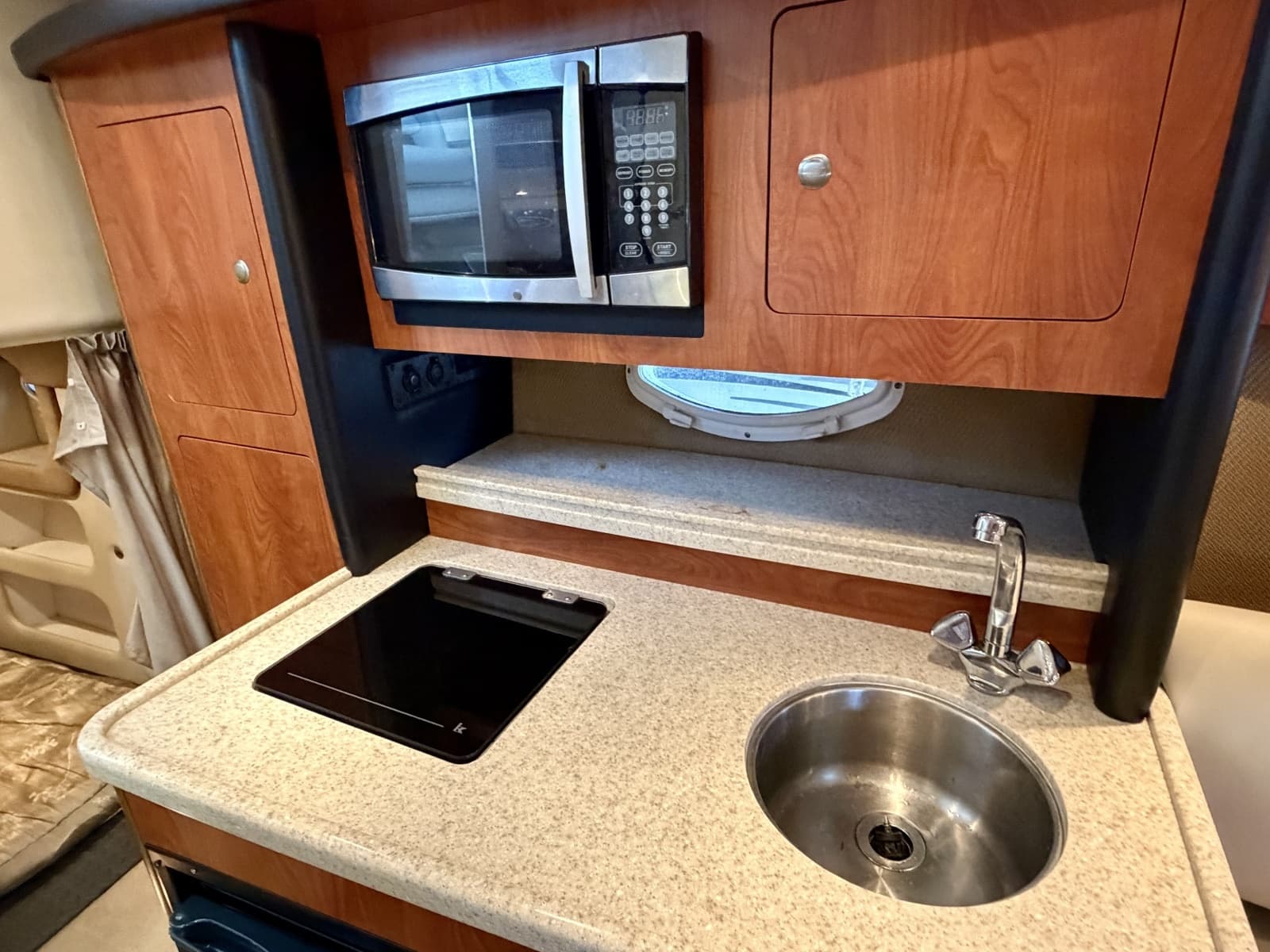 2008 Rinker 280 Express Cruiser