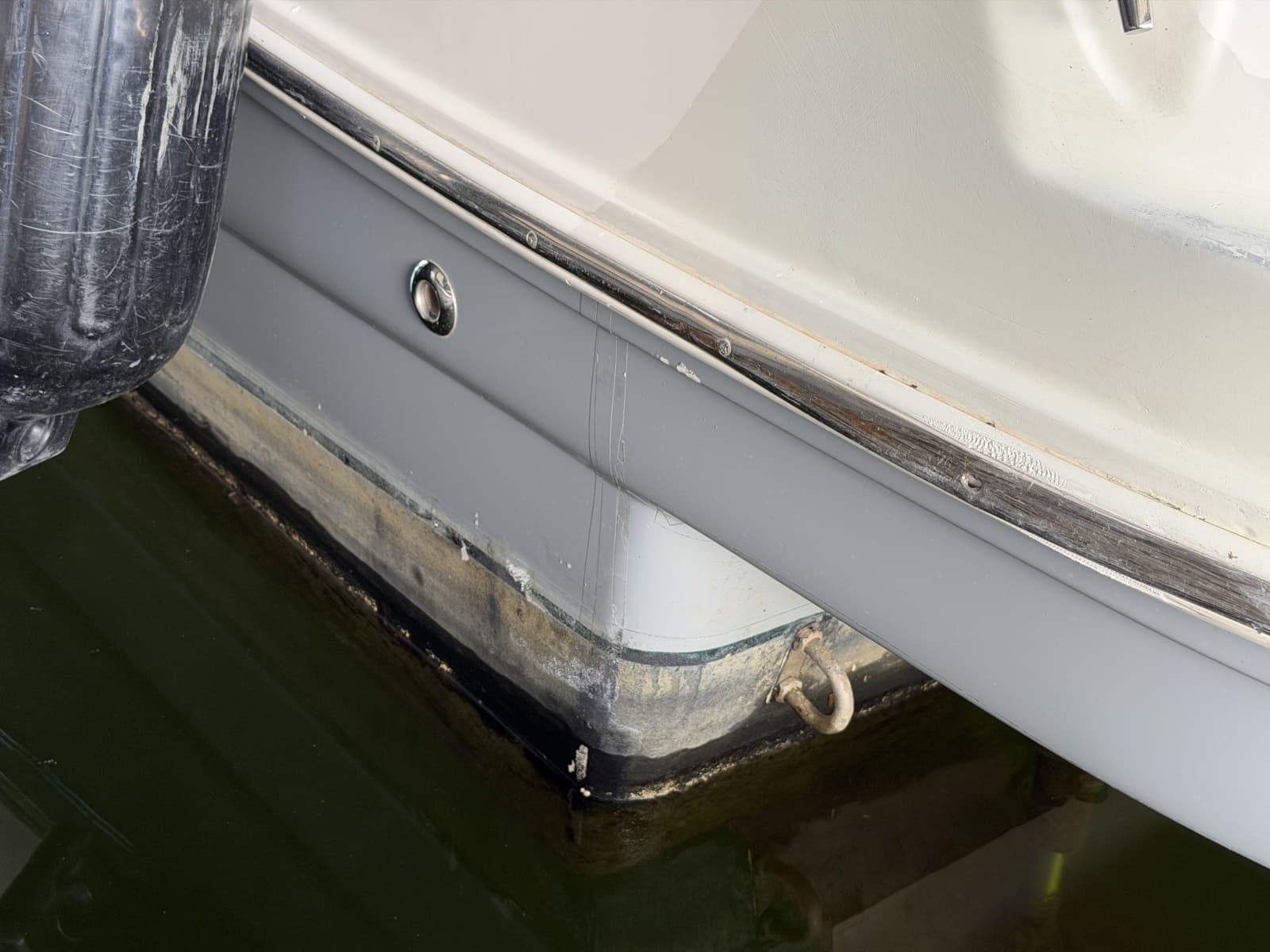 2008 Rinker 280 Express Cruiser