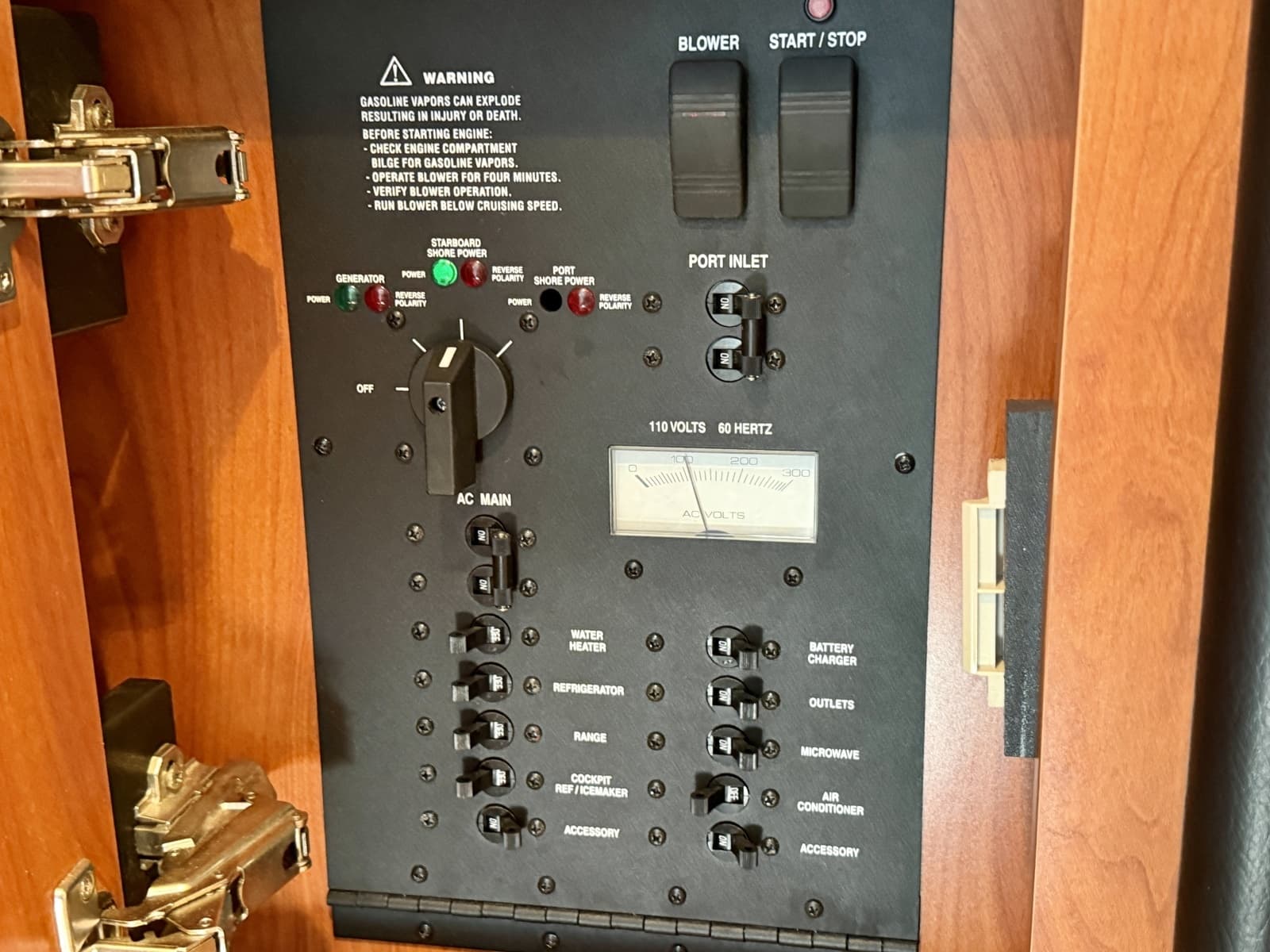 2008 Rinker 280 Express Cruiser