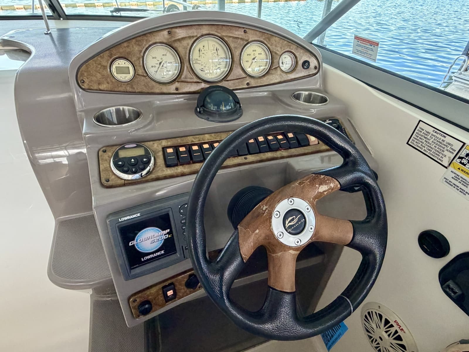 2008 Rinker 280 Express Cruiser