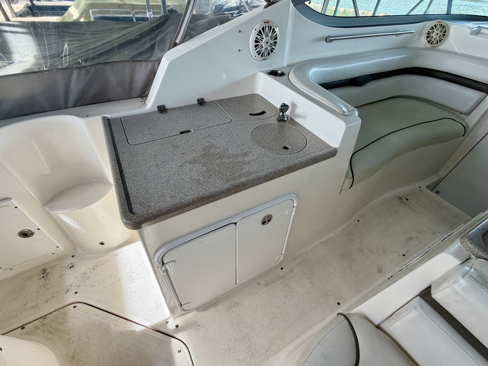 2008 Rinker 280 Express Cruiser