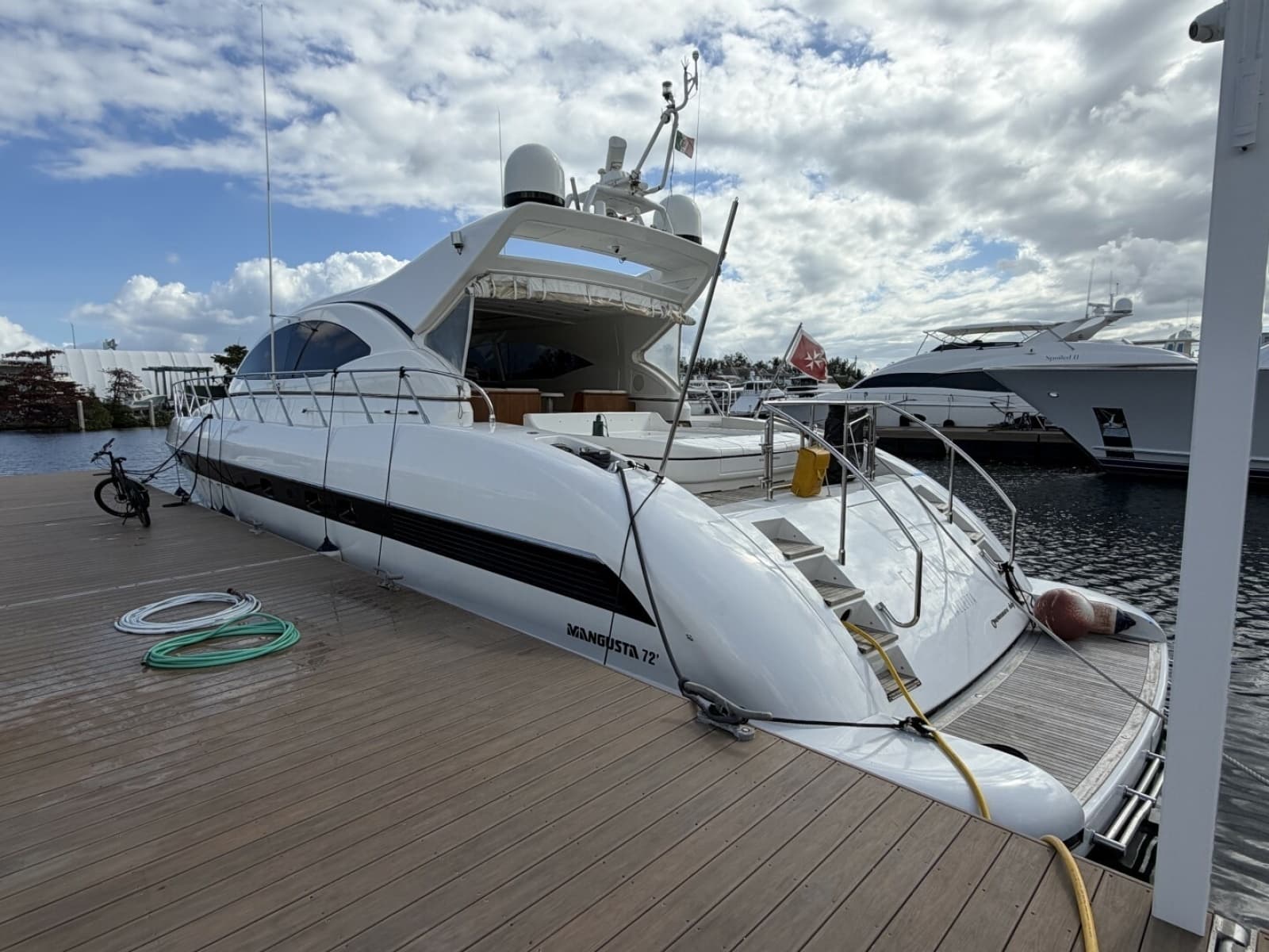 2004 Mangusta 72