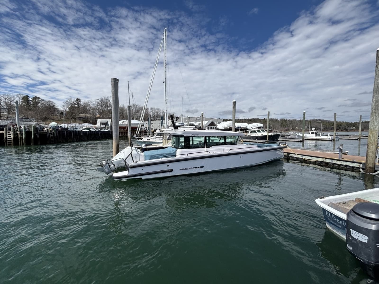 2023 Axopar 37XC Cross Cabin