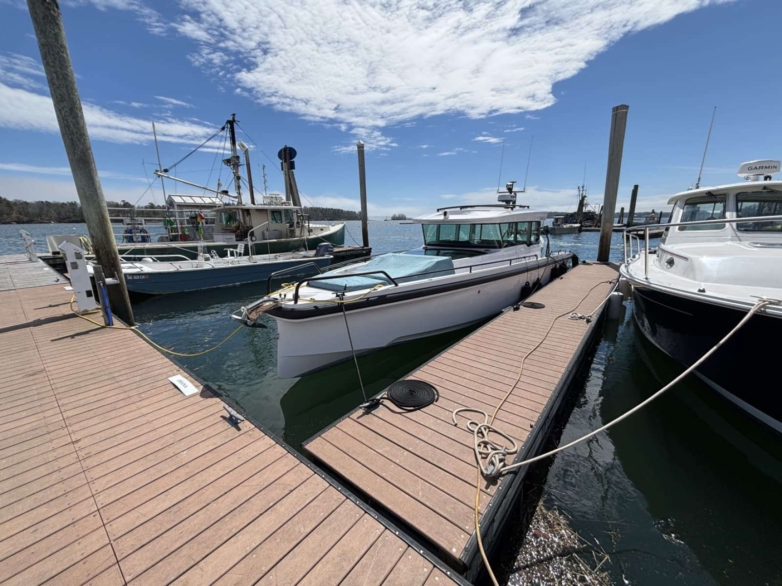 2023 Axopar 37XC Cross Cabin