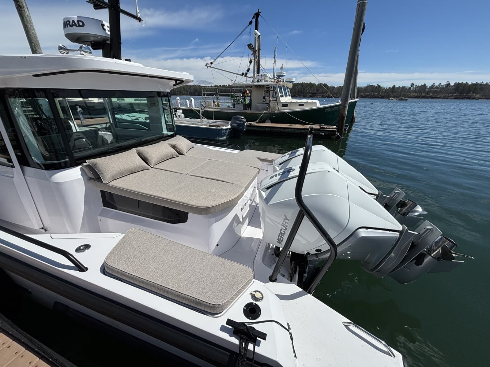 2023 Axopar 37XC Cross Cabin