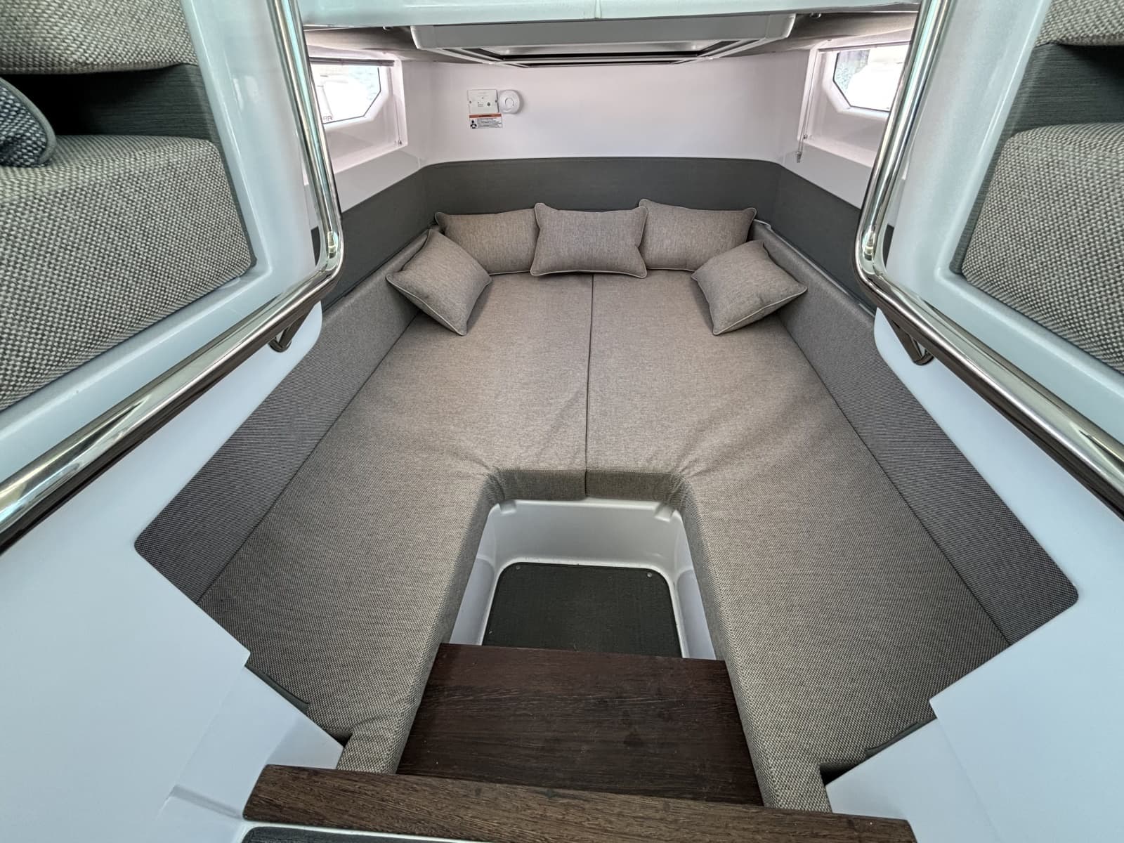 2023 Axopar 37XC Cross Cabin