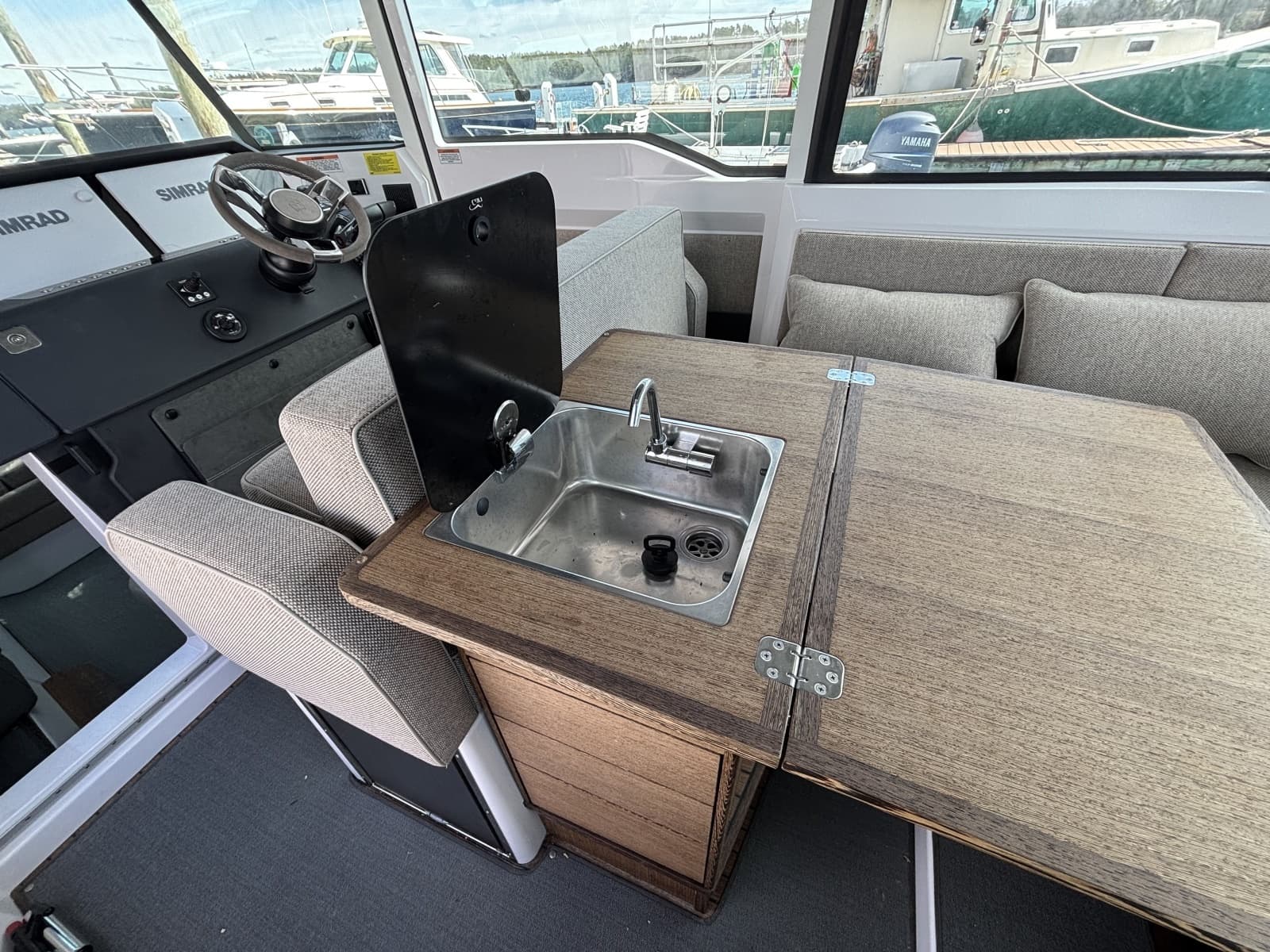 2023 Axopar 37XC Cross Cabin