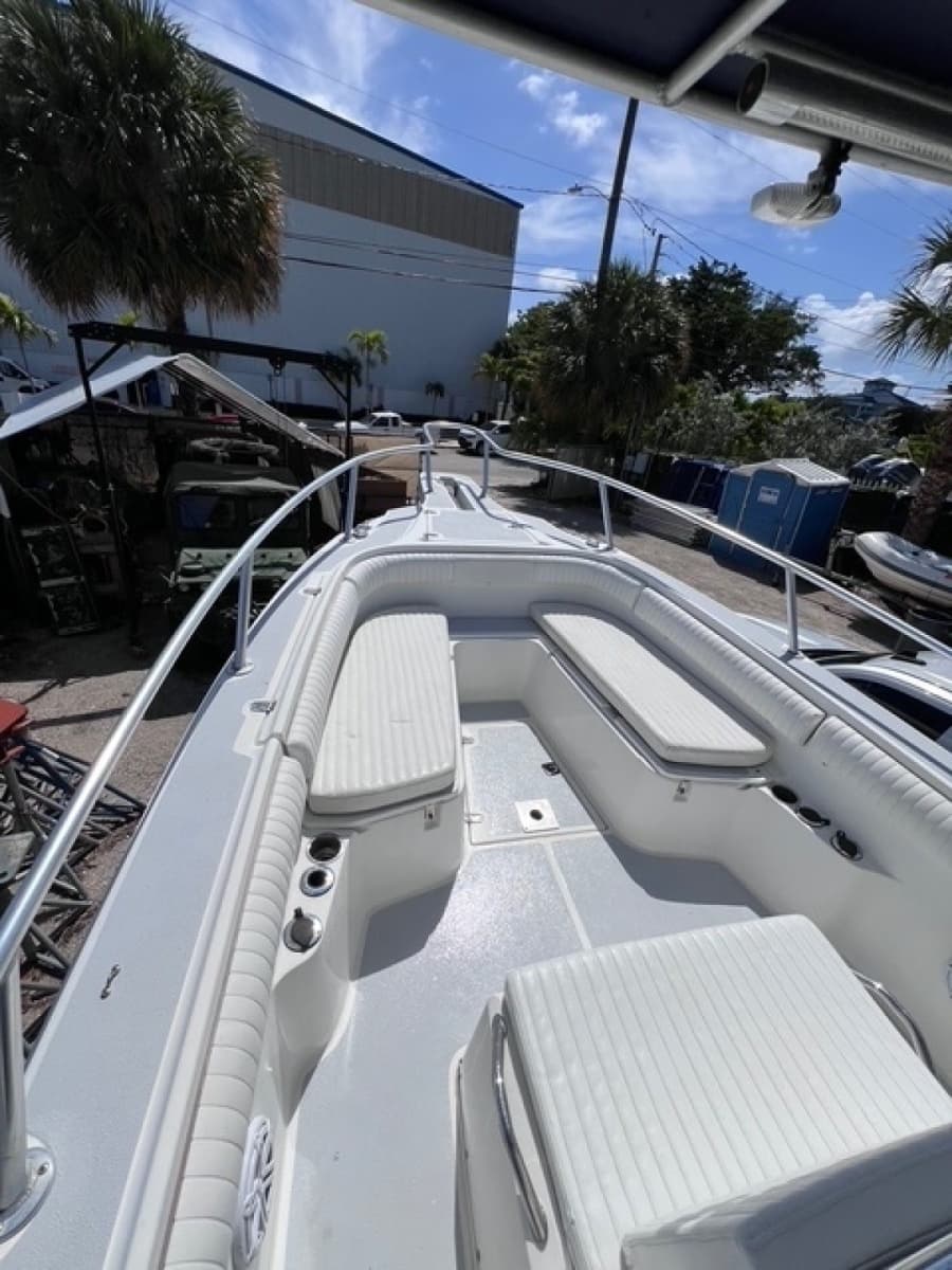 2001 Boston Whaler 26 Outrage