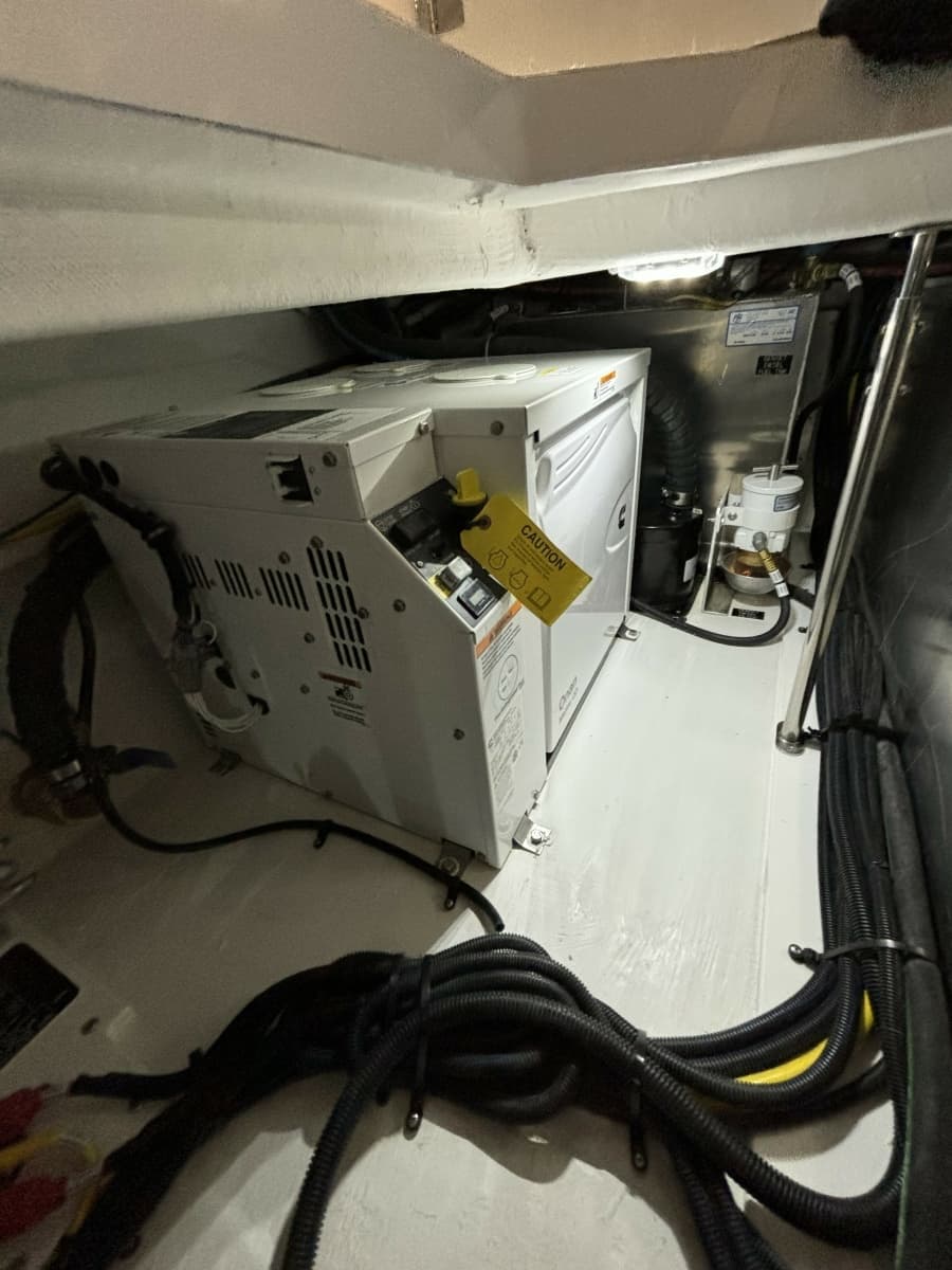 2024 Cruisers Yachts 42 GLS OB