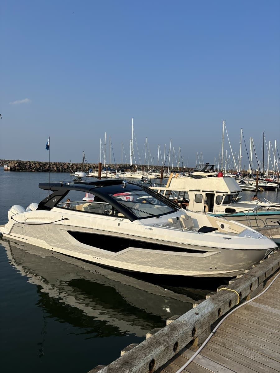 2024 Cruisers Yachts 42 GLS OB