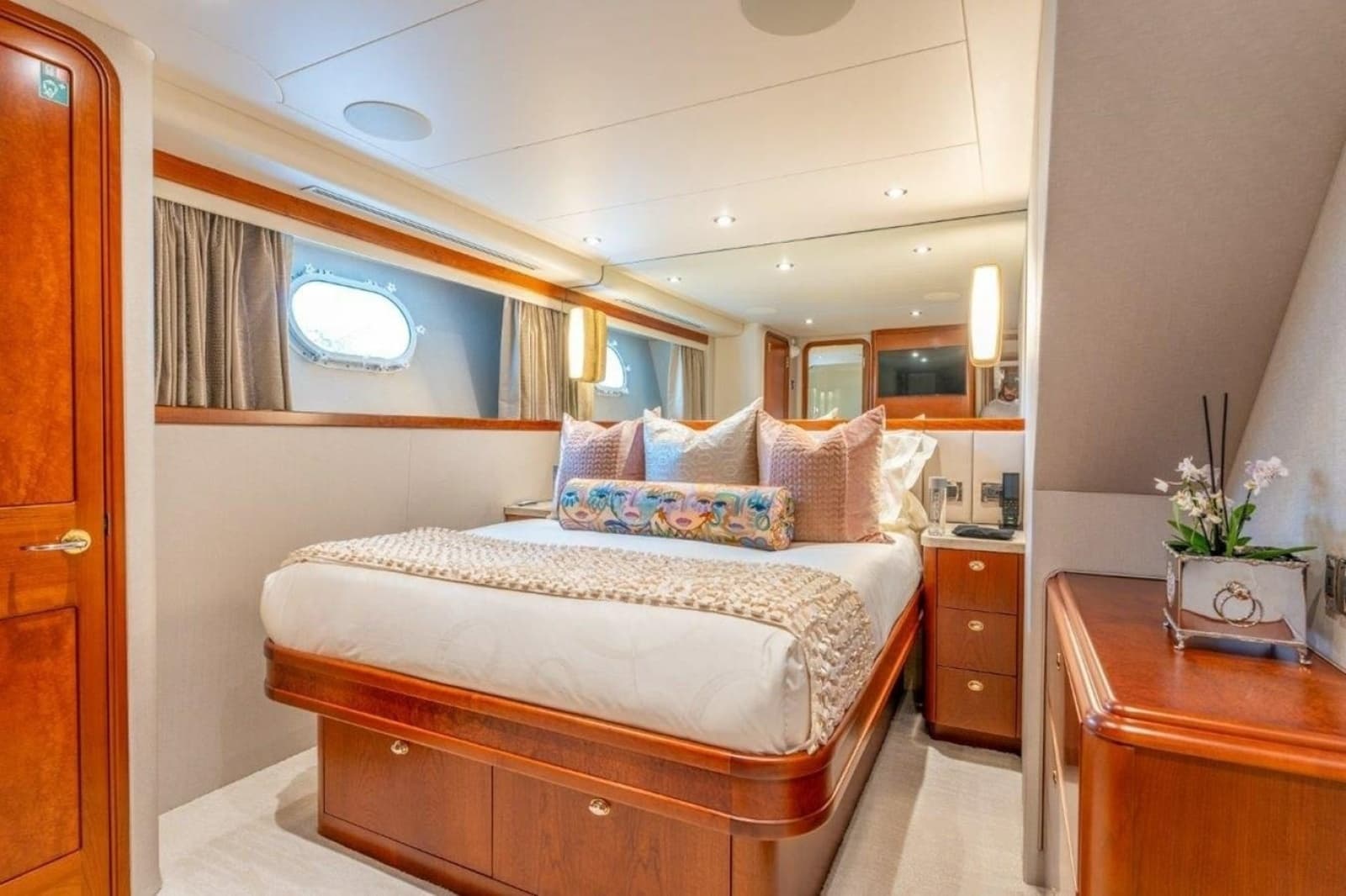 2006 Westport 130 Motoryacht