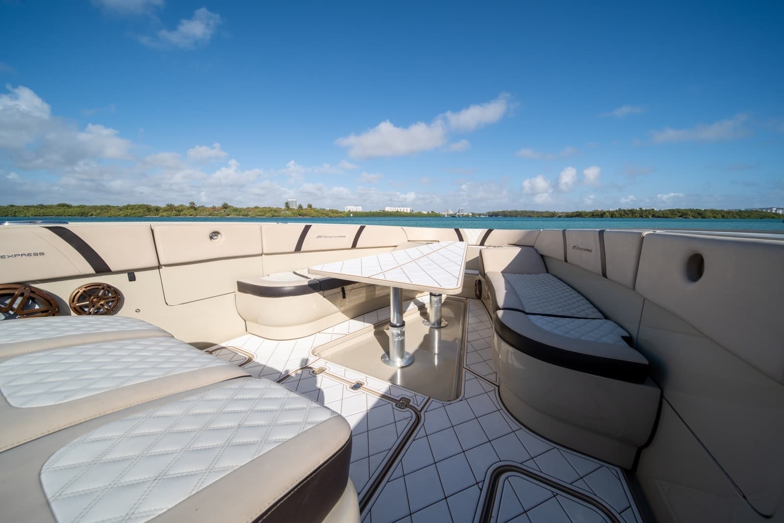 2019 Midnight Express 