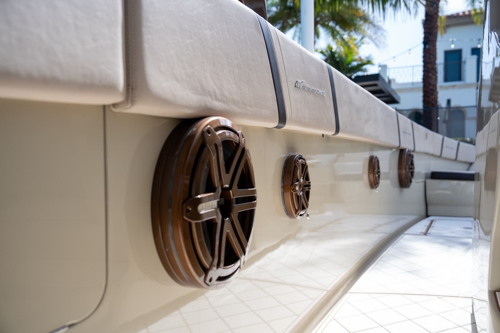 2019 Midnight Express 